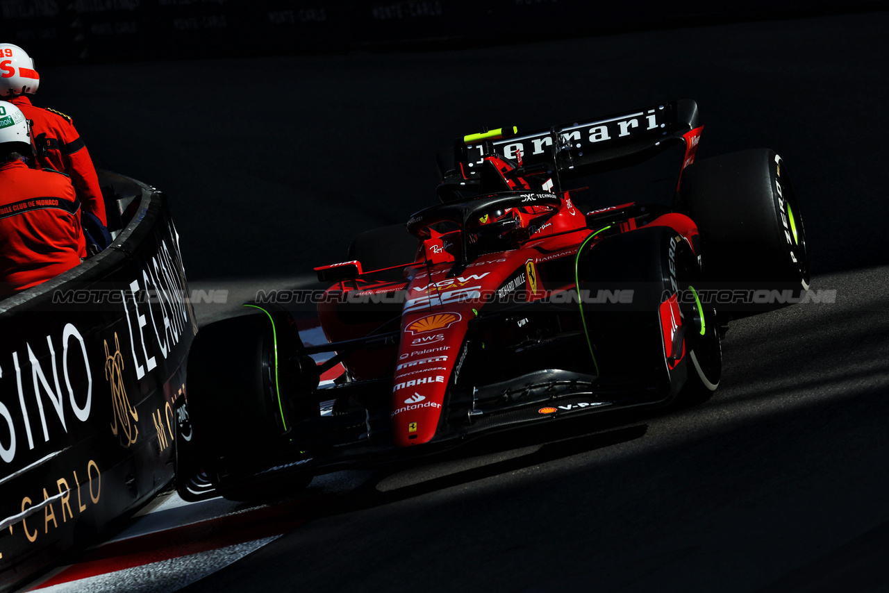 GP MONACO, Carlos Sainz Jr (ESP) Ferrari SF-23.

26.05.2023. Formula 1 World Championship, Rd 7, Monaco Grand Prix, Monte Carlo, Monaco, Practice Day.

- www.xpbimages.com, EMail: requests@xpbimages.com ¬© Copyright: Moy / XPB Images