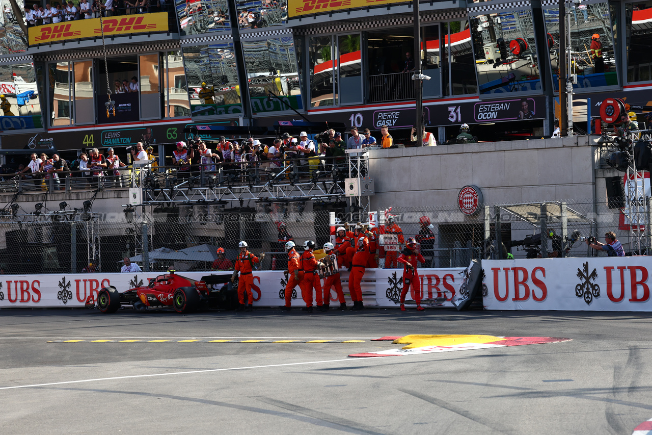 GP MONACO, Carlos Sainz Jr (ESP) Ferrari SF-23 crashed in the second practice session.

26.05.2023. Formula 1 World Championship, Rd 7, Monaco Grand Prix, Monte Carlo, Monaco, Practice Day.

 - www.xpbimages.com, EMail: requests@xpbimages.com ¬© Copyright: Coates / XPB Images