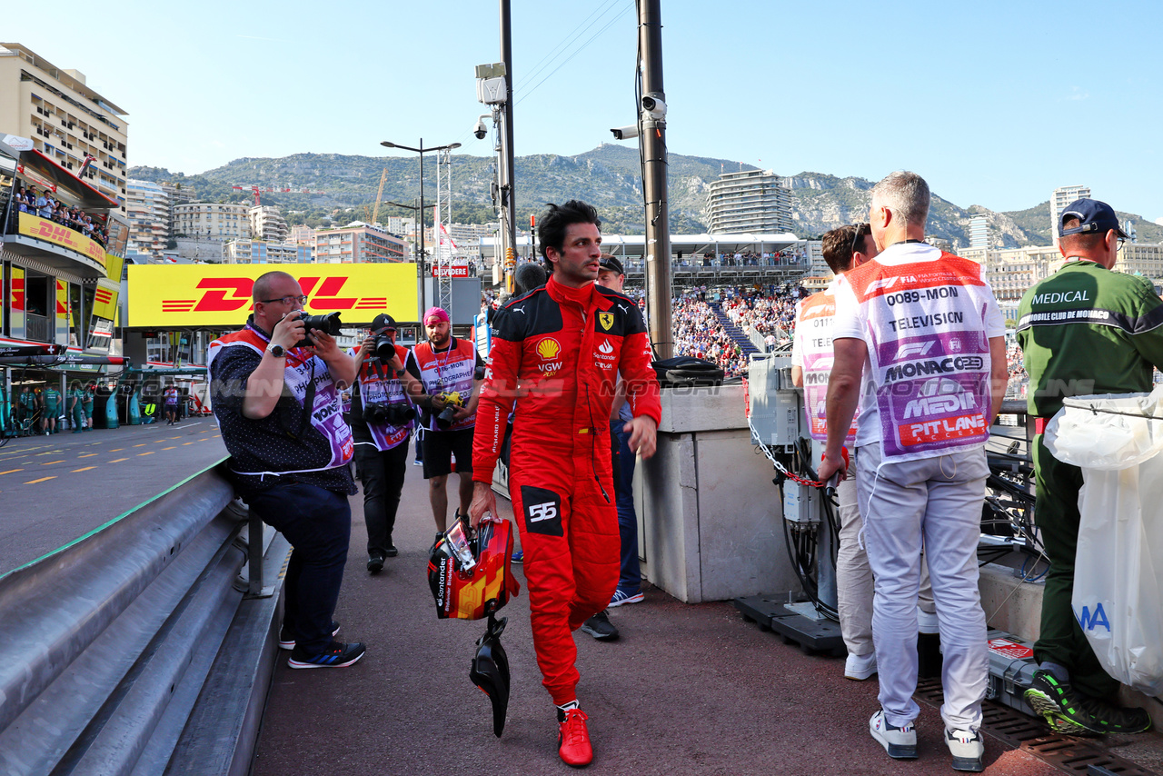GP MONACO, Carlos Sainz Jr (ESP) Ferrari crashed in the second practice session.

26.05.2023. Formula 1 World Championship, Rd 7, Monaco Grand Prix, Monte Carlo, Monaco, Practice Day.

- www.xpbimages.com, EMail: requests@xpbimages.com ¬© Copyright: Batchelor / XPB Images