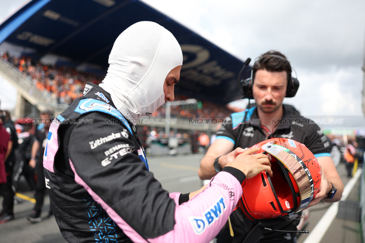 GP OLANDA, Esteban Ocon (FRA) Alpine F1 Team on the grid.

27.08.2023. Formula 1 World Championship, Rd 14, Dutch Grand Prix, Zandvoort, Netherlands, Gara Day.

- www.xpbimages.com, EMail: requests@xpbimages.com © Copyright: Bearne / XPB Images