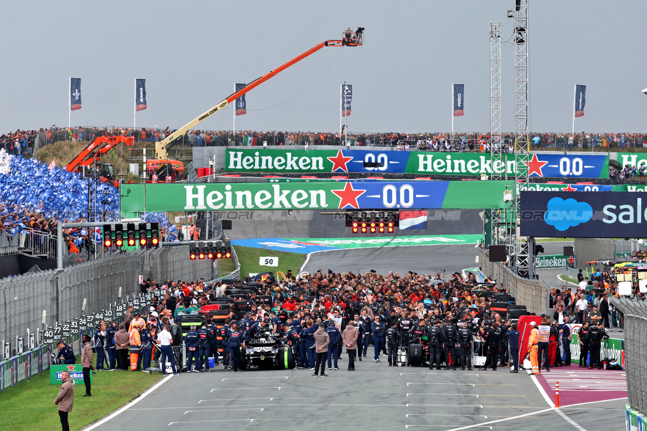 GP OLANDA, The grid before the partenza of the race.

27.08.2023. Formula 1 World Championship, Rd 14, Dutch Grand Prix, Zandvoort, Netherlands, Gara Day.

- www.xpbimages.com, EMail: requests@xpbimages.com © Copyright: Moy / XPB Images