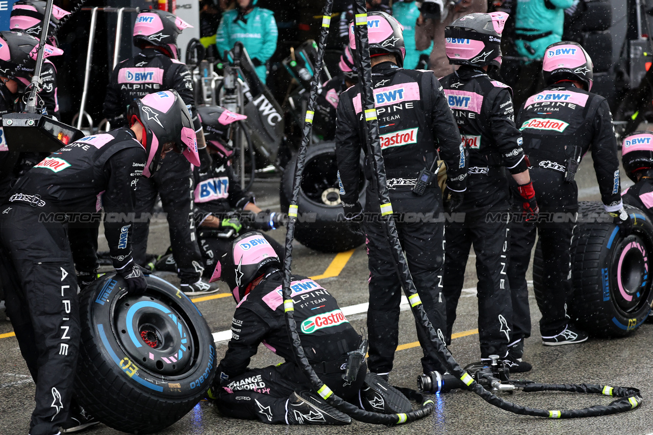 GP OLANDA, Alpine F1 Team makes a pit stop.

27.08.2023. Formula 1 World Championship, Rd 14, Dutch Grand Prix, Zandvoort, Netherlands, Gara Day.

- www.xpbimages.com, EMail: requests@xpbimages.com © Copyright: Bearne / XPB Images