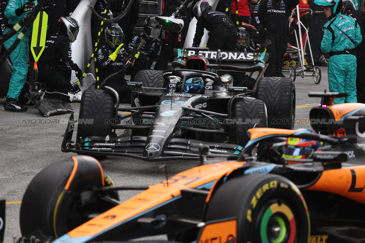 GP OLANDA, George Russell (GBR) Mercedes AMG F1 W14 makes a pit stop.

27.08.2023. Formula 1 World Championship, Rd 14, Dutch Grand Prix, Zandvoort, Netherlands, Gara Day.

- www.xpbimages.com, EMail: requests@xpbimages.com © Copyright: Bearne / XPB Images