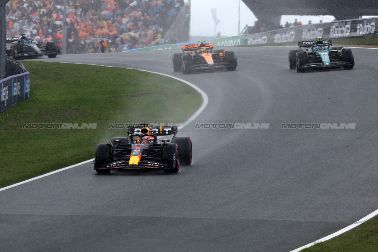 GP OLANDA, Max Verstappen (NLD) Red Bull Racing RB19.

27.08.2023. Formula 1 World Championship, Rd 14, Dutch Grand Prix, Zandvoort, Netherlands, Gara Day.

- www.xpbimages.com, EMail: requests@xpbimages.com © Copyright: Bearne / XPB Images