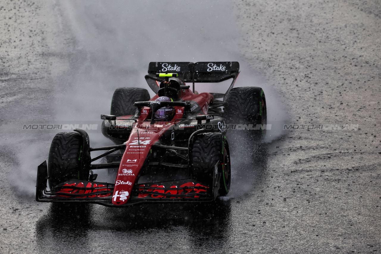 GP OLANDA, Zhou Guanyu (CHN) Alfa Romeo F1 Team C43 aquaplanes off the circuit at Tarzan.

27.08.2023. Formula 1 World Championship, Rd 14, Dutch Grand Prix, Zandvoort, Netherlands, Gara Day.

 - www.xpbimages.com, EMail: requests@xpbimages.com © Copyright: Coates / XPB Images