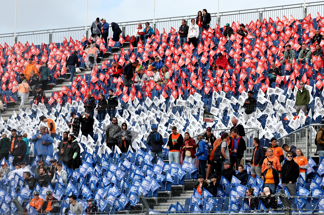 GP OLANDA, Circuit Atmosfera flags with fans in the grandstand.

27.08.2023. Formula 1 World Championship, Rd 14, Dutch Grand Prix, Zandvoort, Netherlands, Gara Day.

- www.xpbimages.com, EMail: requests@xpbimages.com © Copyright: Moy / XPB Images