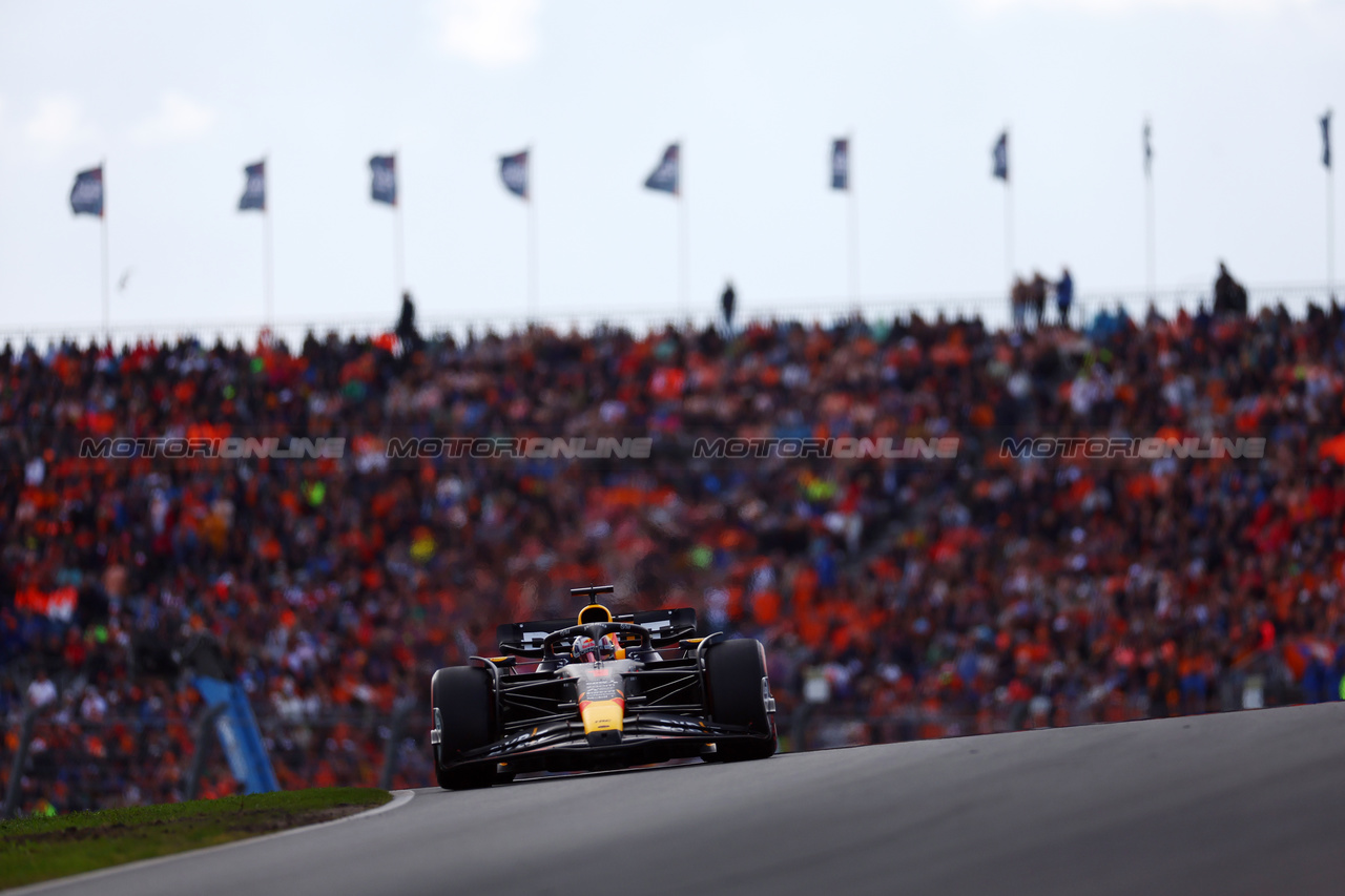 GP OLANDA, Max Verstappen (NLD) Red Bull Racing RB19.

27.08.2023. Formula 1 World Championship, Rd 14, Dutch Grand Prix, Zandvoort, Netherlands, Gara Day.

 - www.xpbimages.com, EMail: requests@xpbimages.com © Copyright: Staley / XPB Images