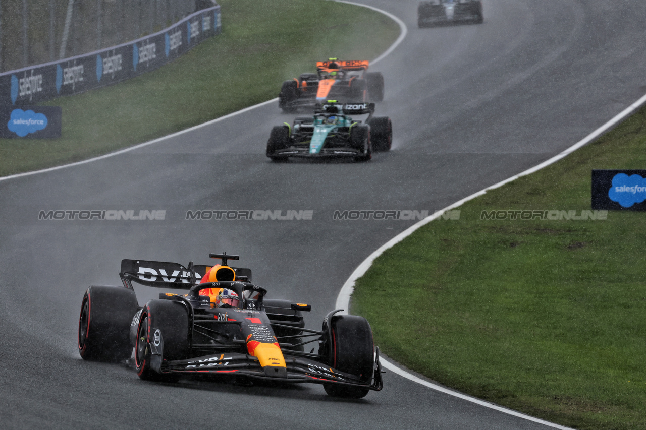 GP OLANDA, Max Verstappen (NLD) Red Bull Racing RB19.

27.08.2023. Formula 1 World Championship, Rd 14, Dutch Grand Prix, Zandvoort, Netherlands, Gara Day.

- www.xpbimages.com, EMail: requests@xpbimages.com © Copyright: Bearne / XPB Images