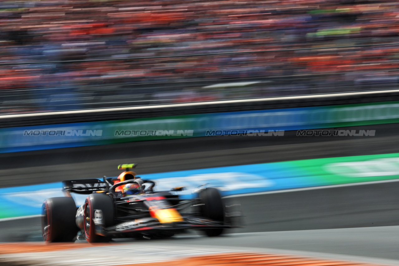 GP OLANDA, Sergio Perez (MEX) Red Bull Racing RB19.

27.08.2023. Formula 1 World Championship, Rd 14, Dutch Grand Prix, Zandvoort, Netherlands, Gara Day.

- www.xpbimages.com, EMail: requests@xpbimages.com © Copyright: Bearne / XPB Images
