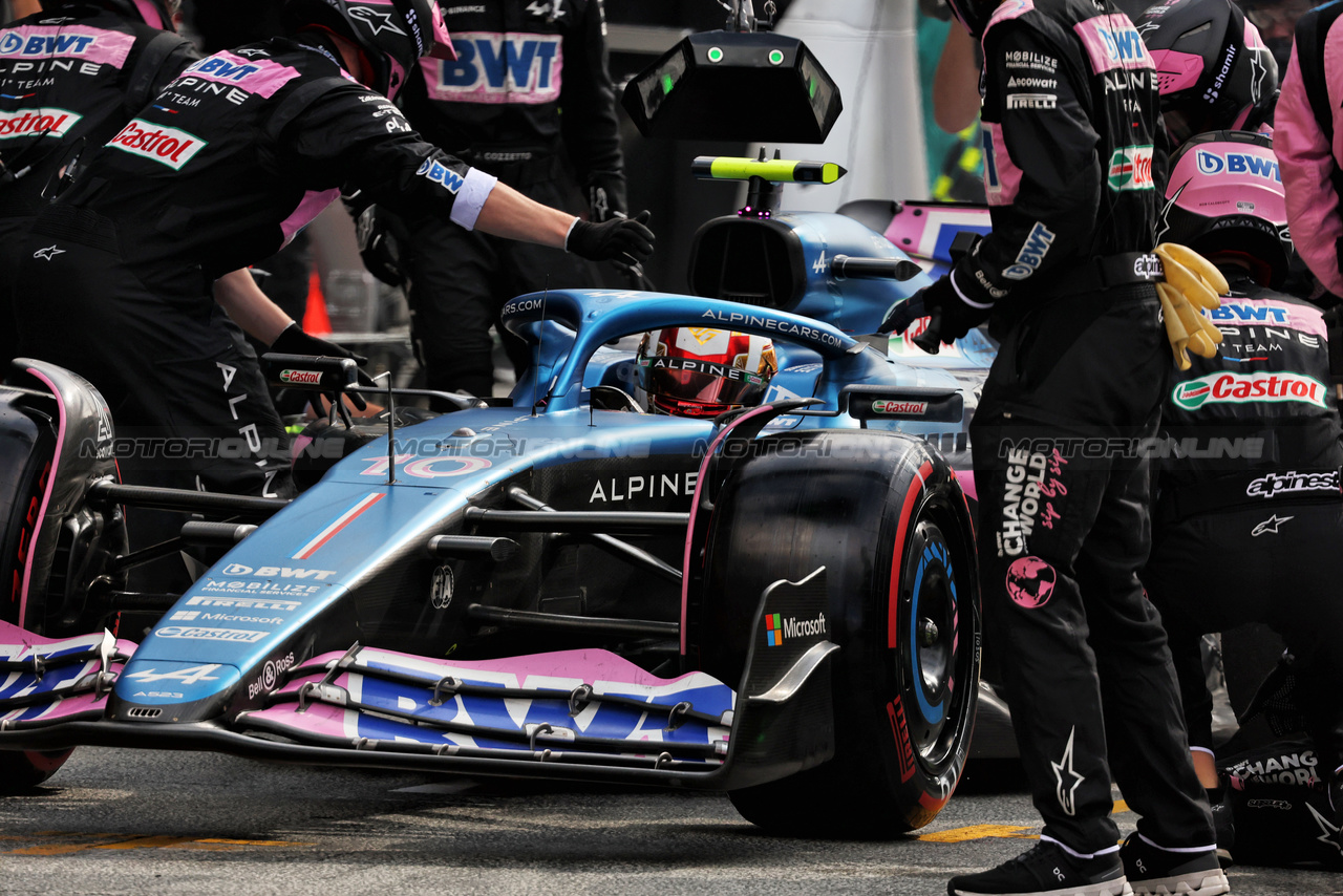 GP OLANDA, Pierre Gasly (FRA) Alpine F1 Team A523 makes a pit stop.

27.08.2023. Formula 1 World Championship, Rd 14, Dutch Grand Prix, Zandvoort, Netherlands, Gara Day.

- www.xpbimages.com, EMail: requests@xpbimages.com © Copyright: Bearne / XPB Images
