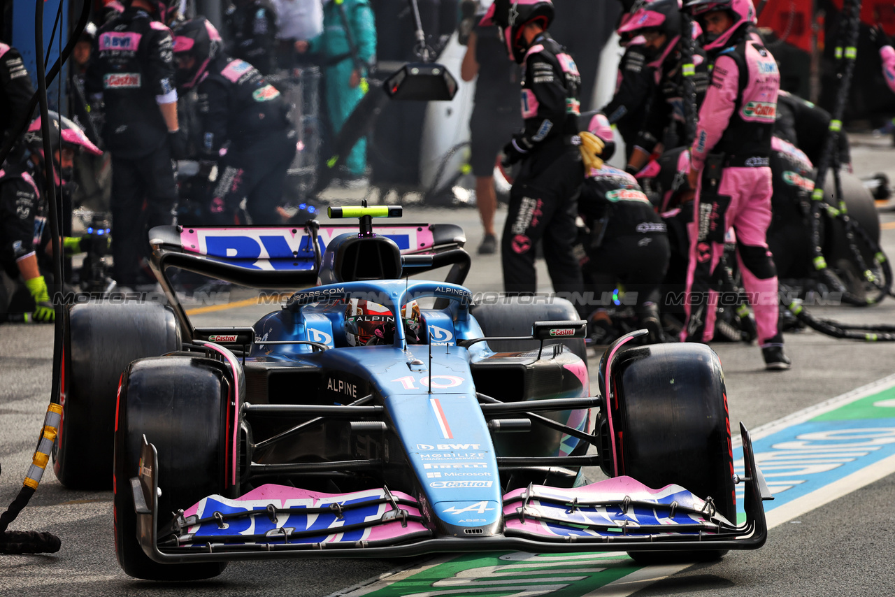 GP OLANDA, Pierre Gasly (FRA) Alpine F1 Team A523 makes a pit stop.

27.08.2023. Formula 1 World Championship, Rd 14, Dutch Grand Prix, Zandvoort, Netherlands, Gara Day.

- www.xpbimages.com, EMail: requests@xpbimages.com © Copyright: Bearne / XPB Images