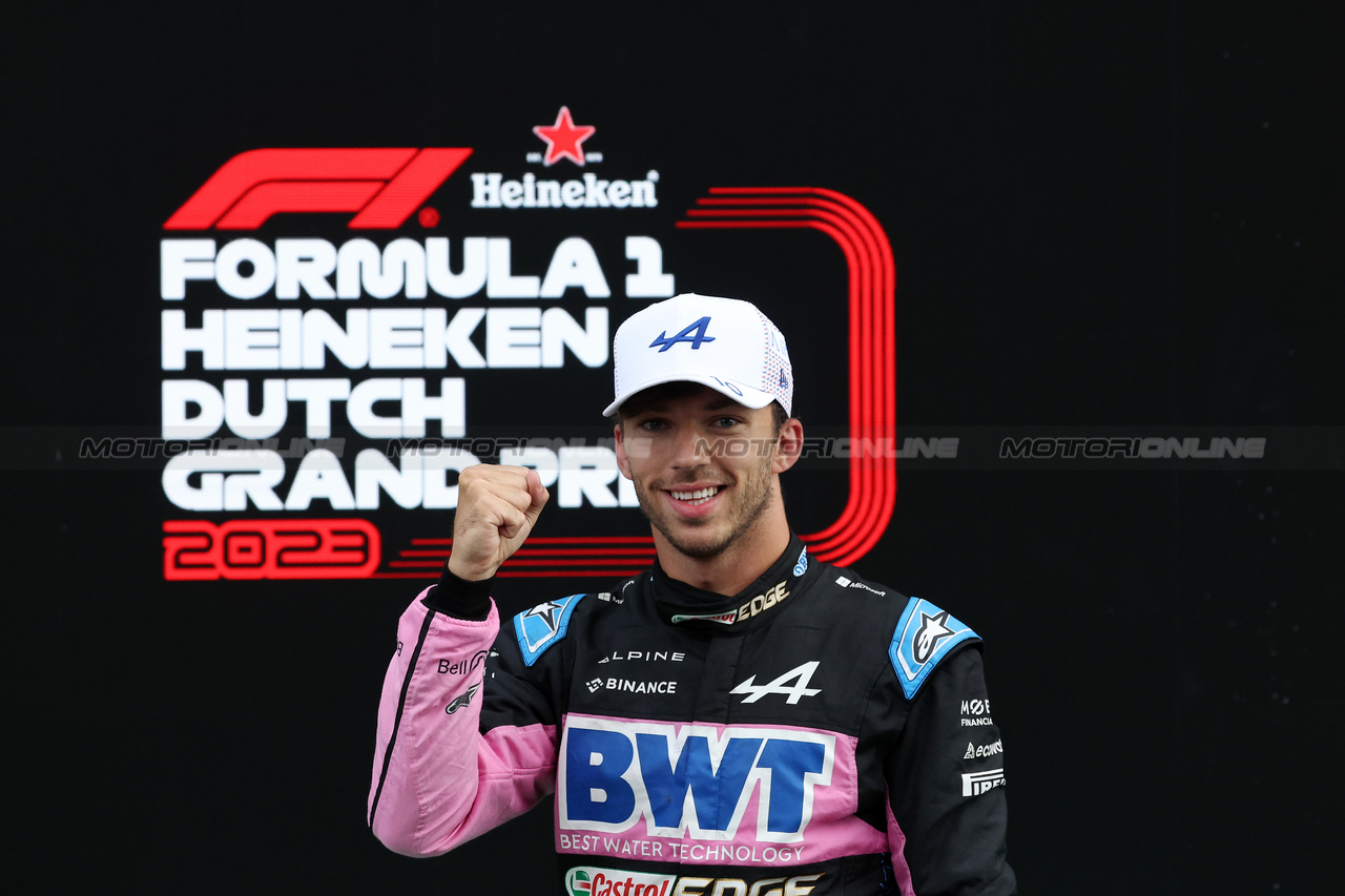 GP OLANDA, Pierre Gasly (FRA) Alpine F1 Team celebrates his third position in parc ferme.

27.08.2023. Formula 1 World Championship, Rd 14, Dutch Grand Prix, Zandvoort, Netherlands, Gara Day.

- www.xpbimages.com, EMail: requests@xpbimages.com © Copyright: Bearne / XPB Images