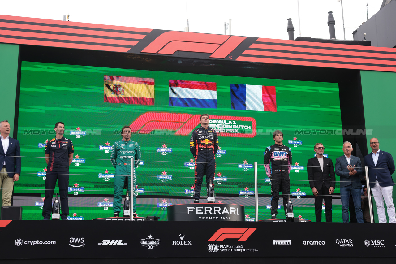 GP OLANDA, The podium (L to R): Edward Aveling (GBR) Red Bull Racing Chief designer - Mechanical; Fernando Alonso (ESP) Aston Martin F1 Team, second; Max Verstappen (NLD) Red Bull Racing, vincitore; Pierre Gasly (FRA) Alpine F1 Team, third.

27.08.2023. Formula 1 World Championship, Rd 14, Dutch Grand Prix, Zandvoort, Netherlands, Gara Day.

- www.xpbimages.com, EMail: requests@xpbimages.com © Copyright: Bearne / XPB Images