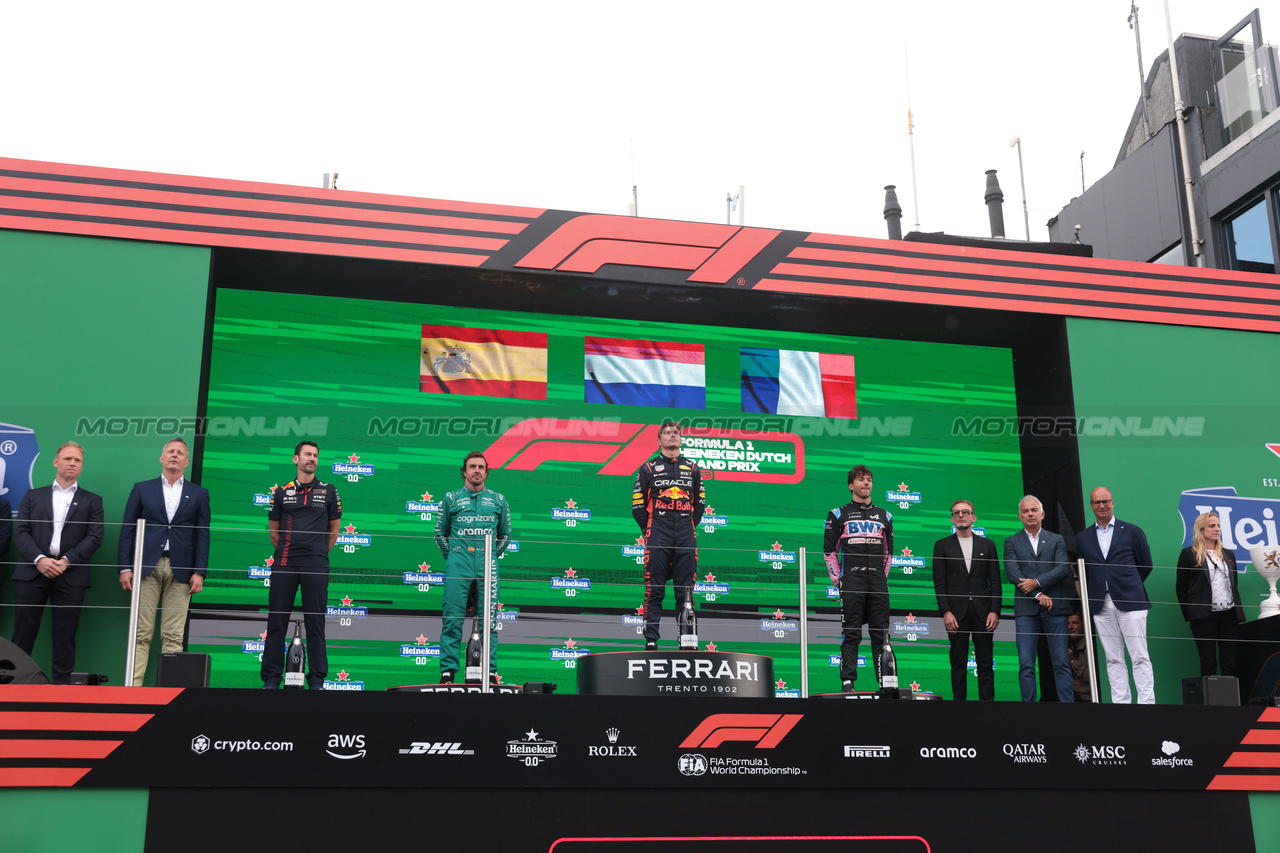 GP OLANDA, The podium (L to R): Edward Aveling (GBR) Red Bull Racing Chief designer - Mechanical; Fernando Alonso (ESP) Aston Martin F1 Team, second; Max Verstappen (NLD) Red Bull Racing, vincitore; Pierre Gasly (FRA) Alpine F1 Team, third.

27.08.2023. Formula 1 World Championship, Rd 14, Dutch Grand Prix, Zandvoort, Netherlands, Gara Day.

- www.xpbimages.com, EMail: requests@xpbimages.com © Copyright: Bearne / XPB Images