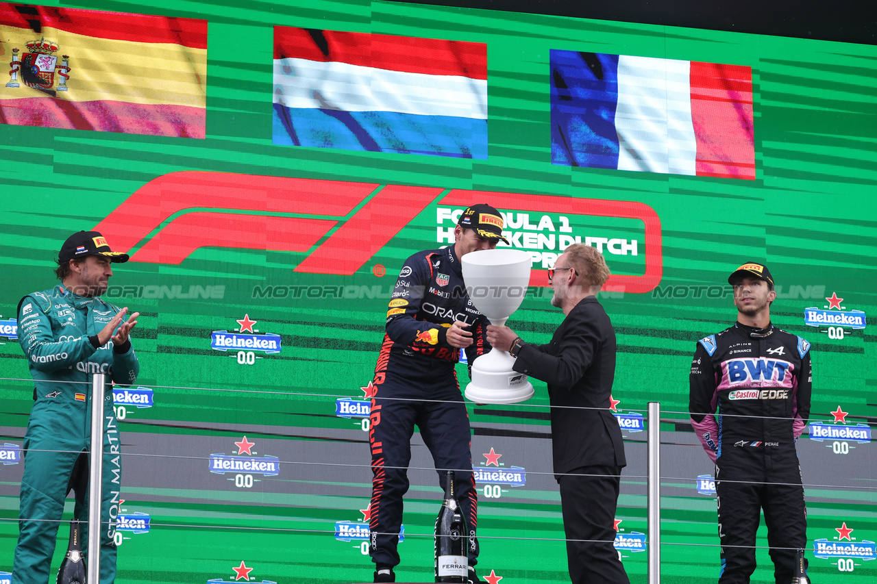 GP OLANDA, The podium (L to R): Fernando Alonso (ESP) Aston Martin F1 Team, second; Max Verstappen (NLD) Red Bull Racing, vincitore; Pierre Gasly (FRA) Alpine F1 Team, third.

27.08.2023. Formula 1 World Championship, Rd 14, Dutch Grand Prix, Zandvoort, Netherlands, Gara Day.

- www.xpbimages.com, EMail: requests@xpbimages.com © Copyright: Bearne / XPB Images