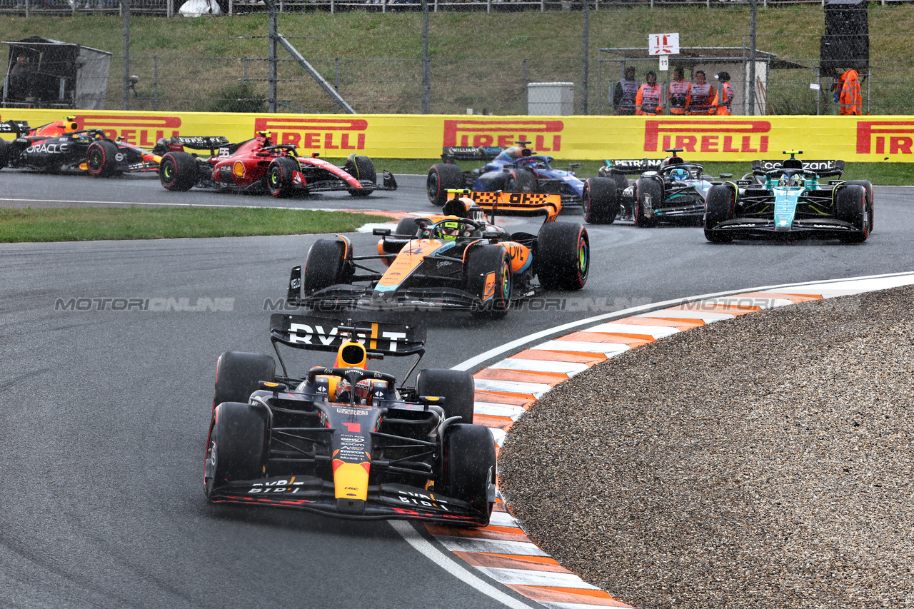 GP OLANDA, Max Verstappen (NLD) Red Bull Racing RB19.

27.08.2023. Formula 1 World Championship, Rd 14, Dutch Grand Prix, Zandvoort, Netherlands, Gara Day.

- www.xpbimages.com, EMail: requests@xpbimages.com © Copyright: Charniaux / XPB Images