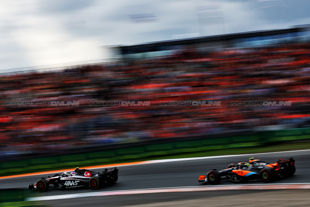 GP OLANDA, Nico Hulkenberg (GER) Haas VF-23.

27.08.2023. Formula 1 World Championship, Rd 14, Dutch Grand Prix, Zandvoort, Netherlands, Gara Day.

- www.xpbimages.com, EMail: requests@xpbimages.com © Copyright: Charniaux / XPB Images