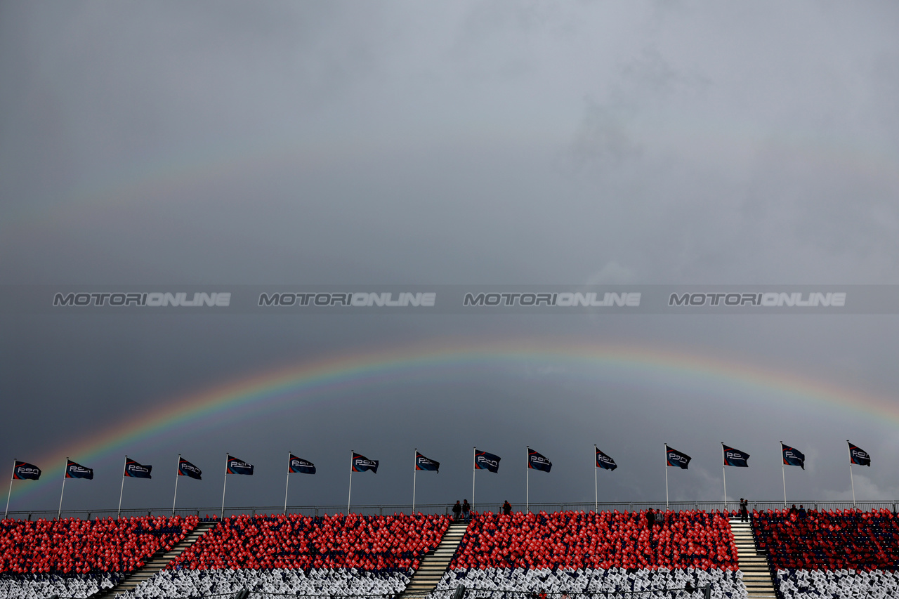 GP OLANDA, Circuit Atmosfera - a rainbow above the grandstand.

27.08.2023. Formula 1 World Championship, Rd 14, Dutch Grand Prix, Zandvoort, Netherlands, Gara Day.

 - www.xpbimages.com, EMail: requests@xpbimages.com © Copyright: Staley / XPB Images