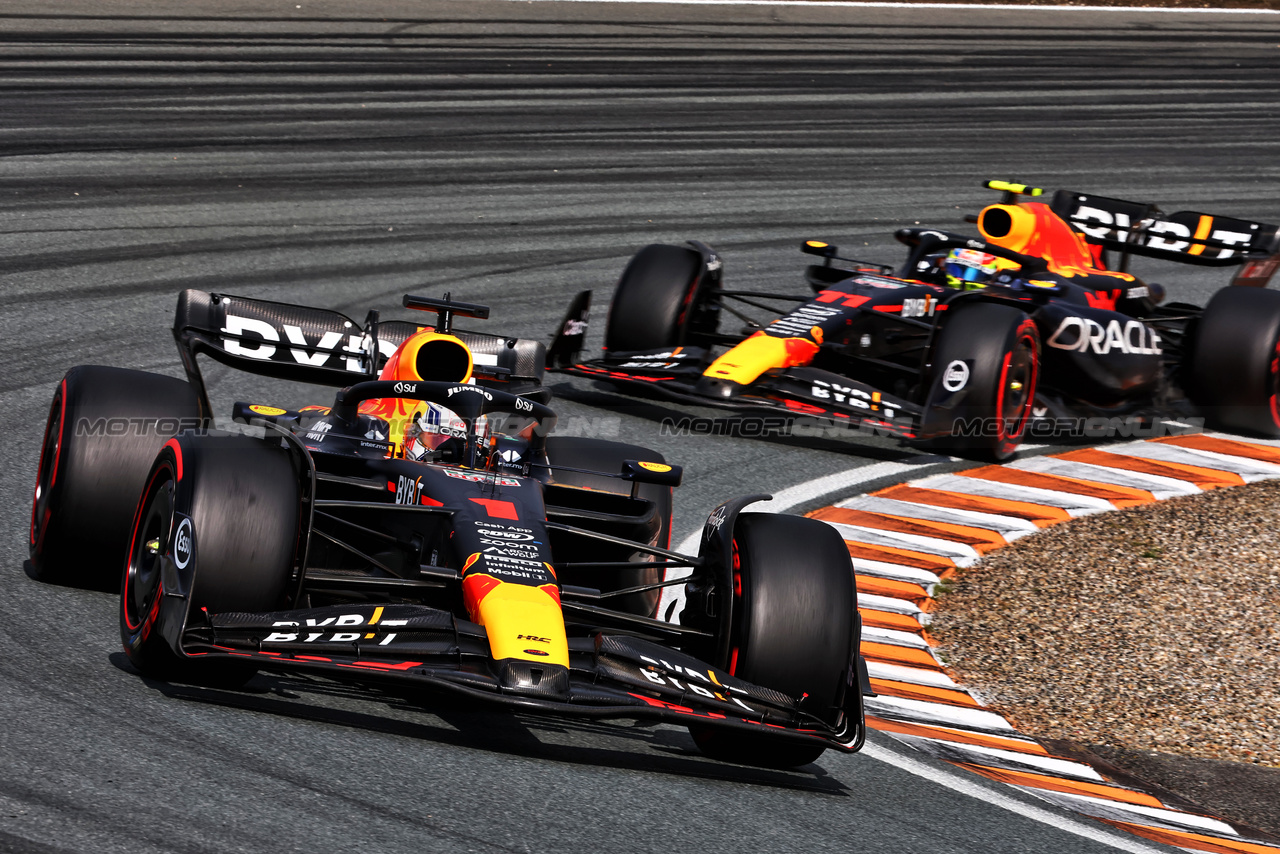 GP OLANDA, Max Verstappen (NLD) Red Bull Racing RB19.

27.08.2023. Formula 1 World Championship, Rd 14, Dutch Grand Prix, Zandvoort, Netherlands, Gara Day.

- www.xpbimages.com, EMail: requests@xpbimages.com © Copyright: Charniaux / XPB Images