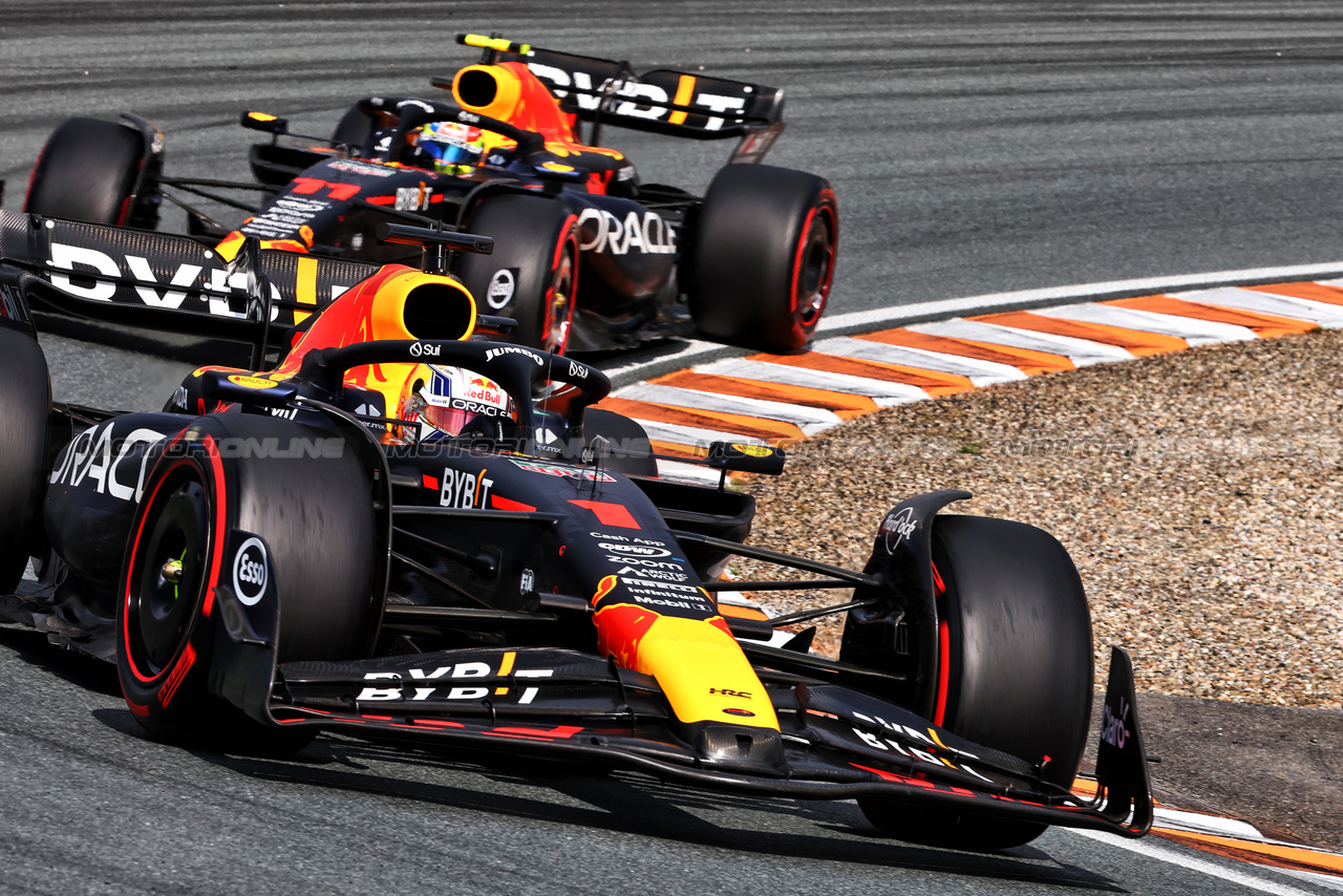 GP OLANDA, Max Verstappen (NLD) Red Bull Racing RB19.



27.08.2023. Formula 1 World Championship, Rd 14, Dutch Grand Prix, Zandvoort, Netherlands, Gara Day.

- www.xpbimages.com, EMail: requests@xpbimages.com © Copyright: Charniaux / XPB Images