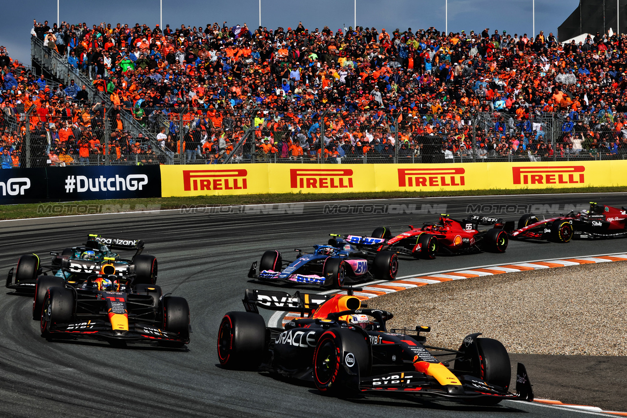 GP OLANDA, Max Verstappen (NLD) Red Bull Racing RB19.

27.08.2023. Formula 1 World Championship, Rd 14, Dutch Grand Prix, Zandvoort, Netherlands, Gara Day.

- www.xpbimages.com, EMail: requests@xpbimages.com © Copyright: Charniaux / XPB Images