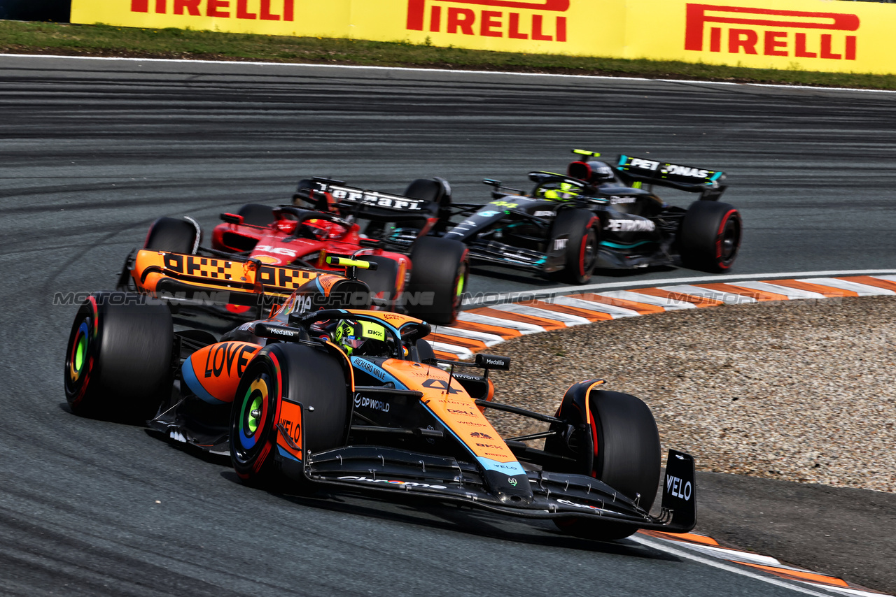 GP OLANDA, Lando Norris (GBR) McLaren MCL60.

27.08.2023. Formula 1 World Championship, Rd 14, Dutch Grand Prix, Zandvoort, Netherlands, Gara Day.

- www.xpbimages.com, EMail: requests@xpbimages.com © Copyright: Charniaux / XPB Images