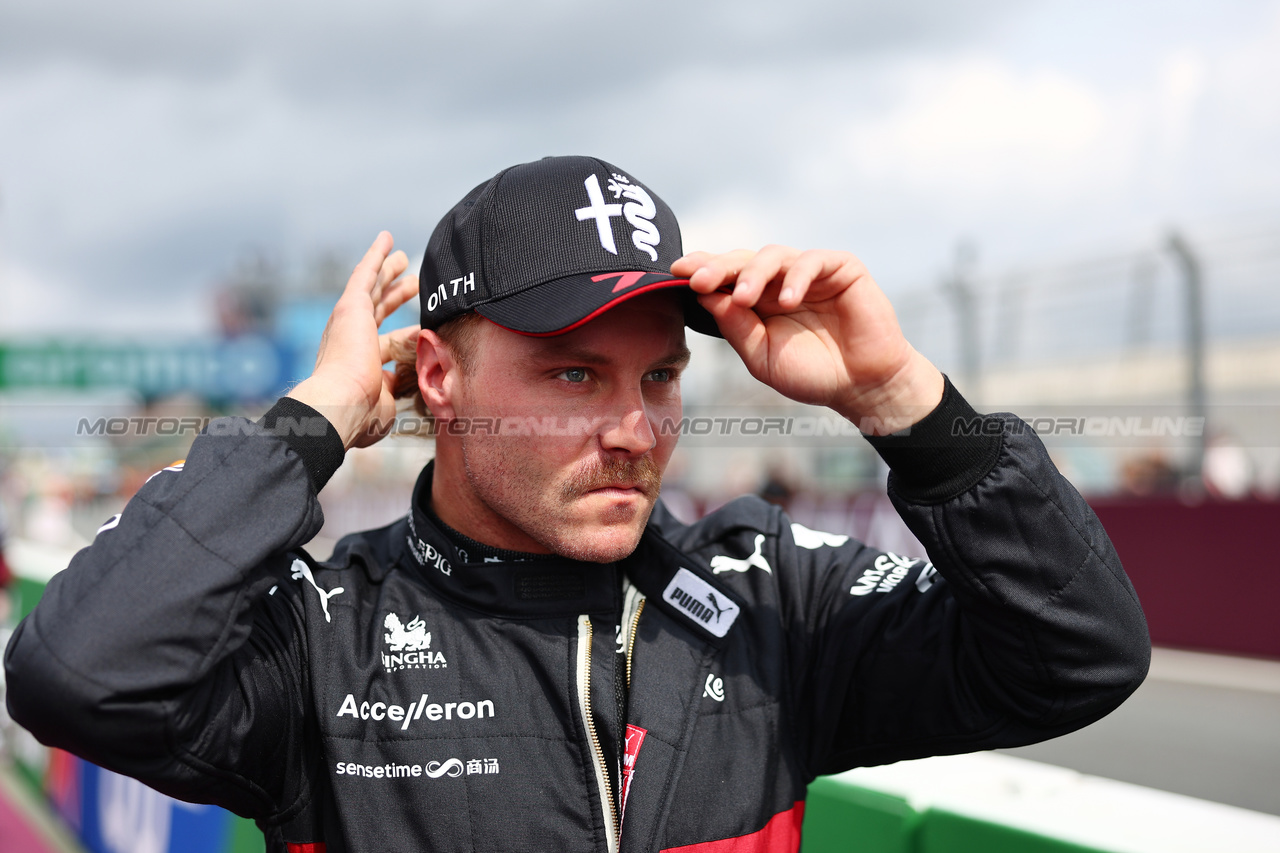 GP OLANDA, Valtteri Bottas (FIN) Alfa Romeo F1 Team on the grid.

27.08.2023. Formula 1 World Championship, Rd 14, Dutch Grand Prix, Zandvoort, Netherlands, Gara Day.

- www.xpbimages.com, EMail: requests@xpbimages.com © Copyright: Charniaux / XPB Images