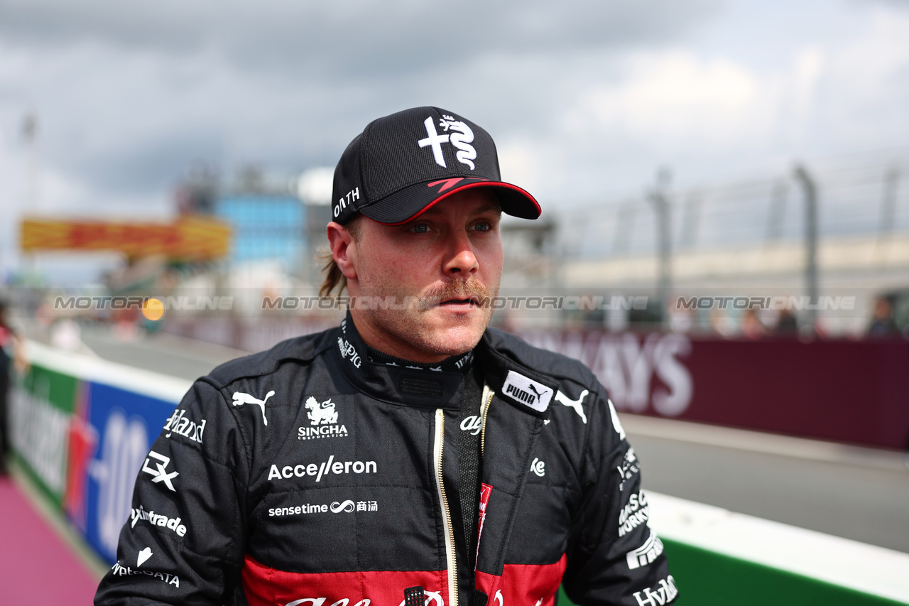 GP OLANDA, Valtteri Bottas (FIN) Alfa Romeo F1 Team on the grid.

27.08.2023. Formula 1 World Championship, Rd 14, Dutch Grand Prix, Zandvoort, Netherlands, Gara Day.

- www.xpbimages.com, EMail: requests@xpbimages.com © Copyright: Charniaux / XPB Images