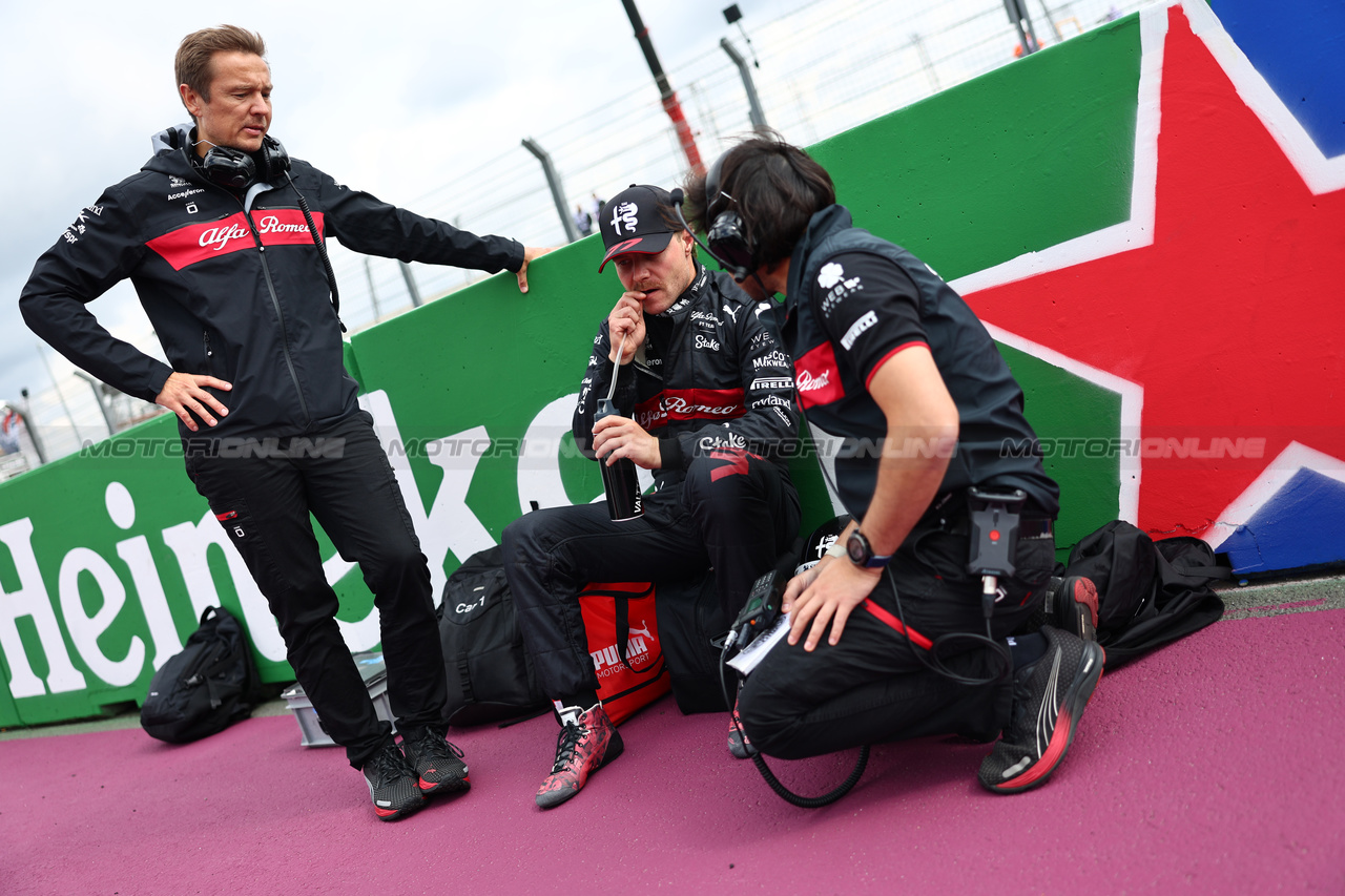 GP OLANDA, Valtteri Bottas (FIN) Alfa Romeo F1 Team on the grid.

27.08.2023. Formula 1 World Championship, Rd 14, Dutch Grand Prix, Zandvoort, Netherlands, Gara Day.

- www.xpbimages.com, EMail: requests@xpbimages.com © Copyright: Charniaux / XPB Images