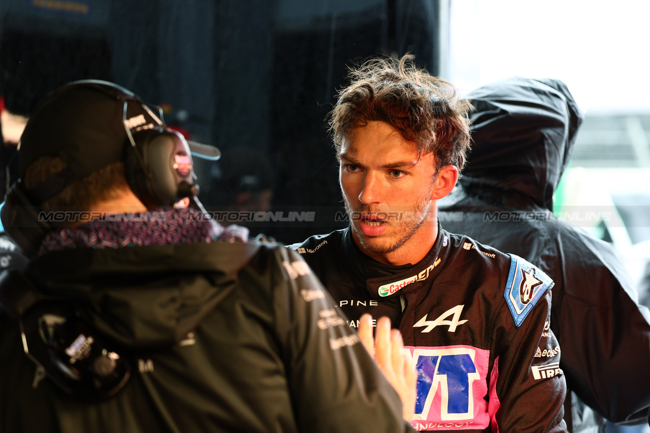 GP OLANDA, Pierre Gasly (FRA) Alpine F1 Team in the pits while the race is stopped.

27.08.2023. Formula 1 World Championship, Rd 14, Dutch Grand Prix, Zandvoort, Netherlands, Gara Day.

- www.xpbimages.com, EMail: requests@xpbimages.com © Copyright: Charniaux / XPB Images