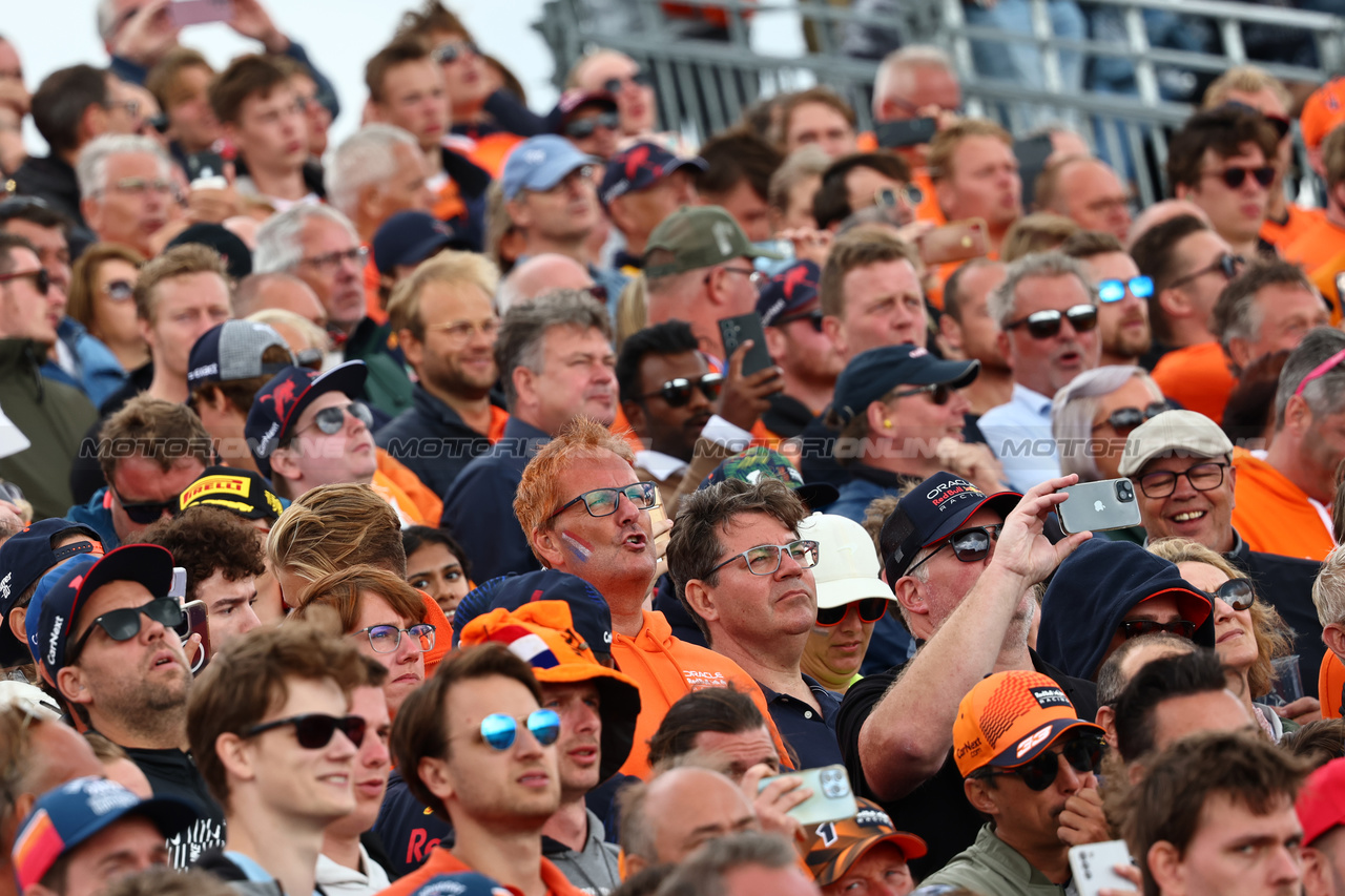 GP OLANDA, Circuit Atmosfera - fans in the grandstand.

27.08.2023. Formula 1 World Championship, Rd 14, Dutch Grand Prix, Zandvoort, Netherlands, Gara Day.

- www.xpbimages.com, EMail: requests@xpbimages.com © Copyright: Charniaux / XPB Images