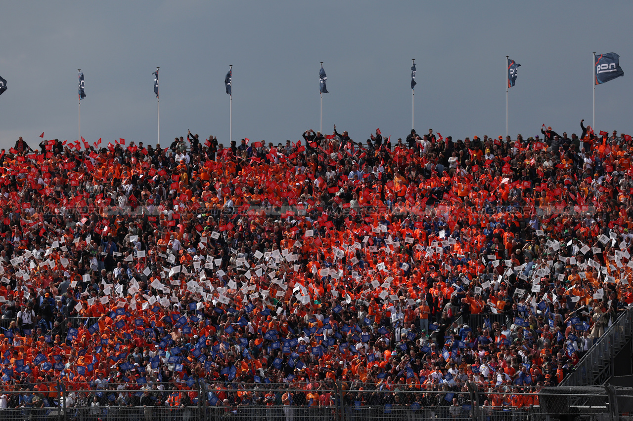 GP OLANDA, Circuit Atmosfera - fans in the grandstand.

27.08.2023. Formula 1 World Championship, Rd 14, Dutch Grand Prix, Zandvoort, Netherlands, Gara Day.

 - www.xpbimages.com, EMail: requests@xpbimages.com © Copyright: Staley / XPB Images
