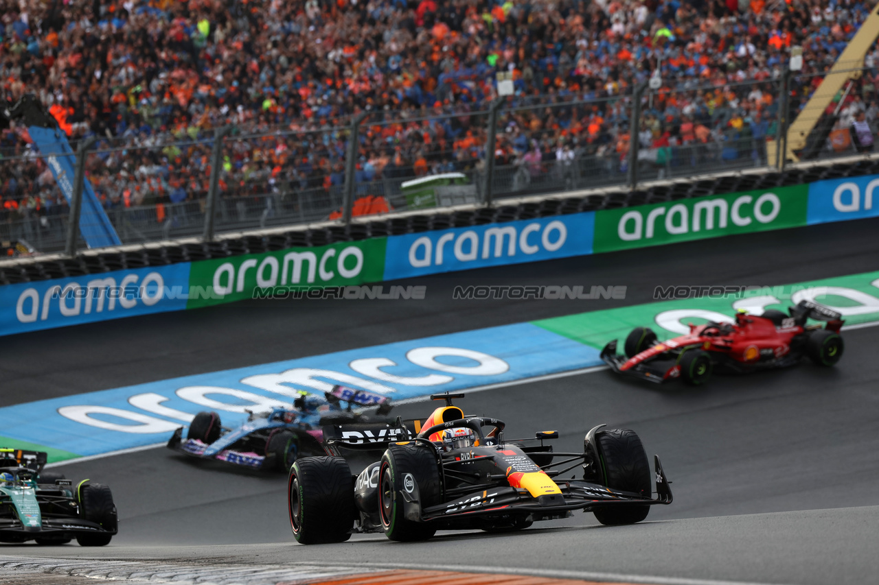 GP OLANDA, Max Verstappen (NLD) Red Bull Racing RB19.

27.08.2023. Formula 1 World Championship, Rd 14, Dutch Grand Prix, Zandvoort, Netherlands, Gara Day.

 - www.xpbimages.com, EMail: requests@xpbimages.com © Copyright: Staley / XPB Images