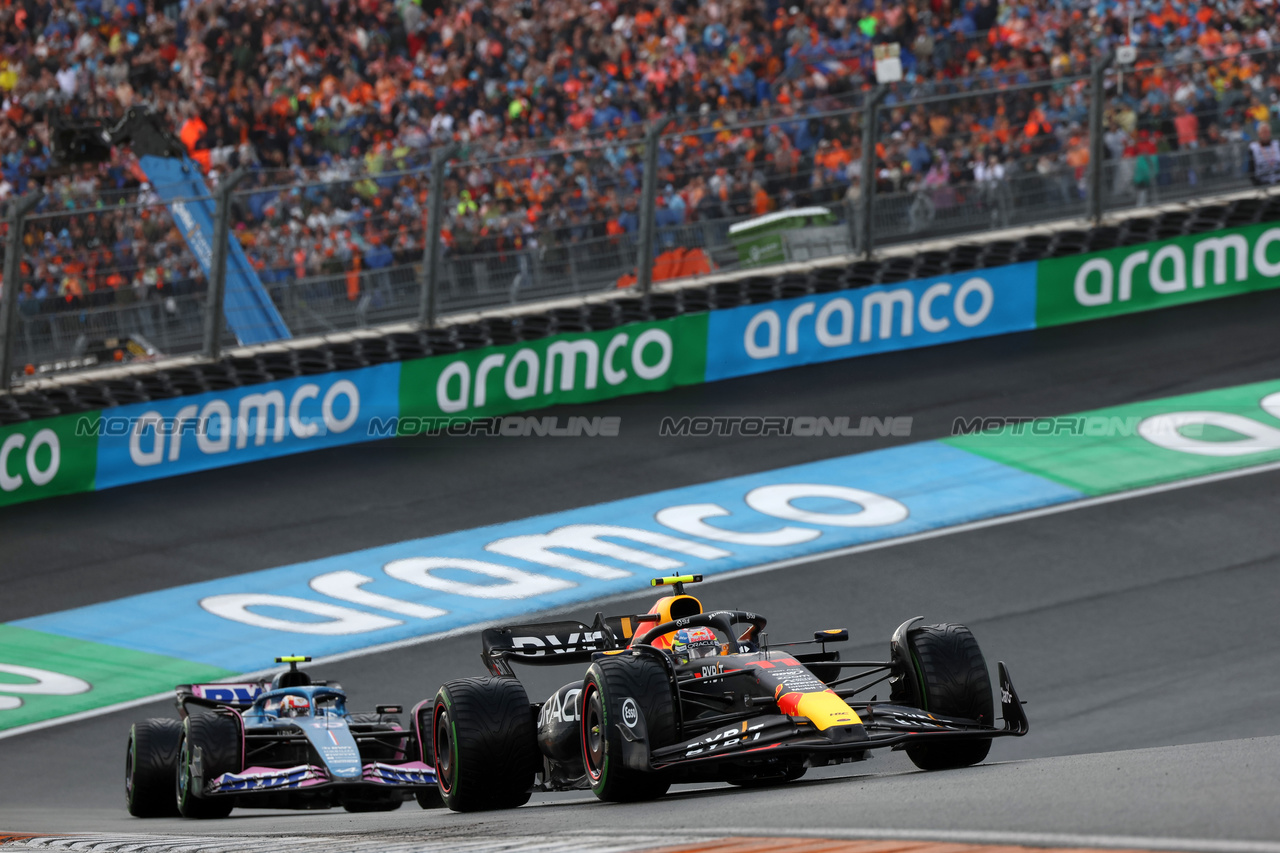 GP OLANDA, Sergio Perez (MEX) Red Bull Racing RB19.

27.08.2023. Formula 1 World Championship, Rd 14, Dutch Grand Prix, Zandvoort, Netherlands, Gara Day.

 - www.xpbimages.com, EMail: requests@xpbimages.com © Copyright: Staley / XPB Images