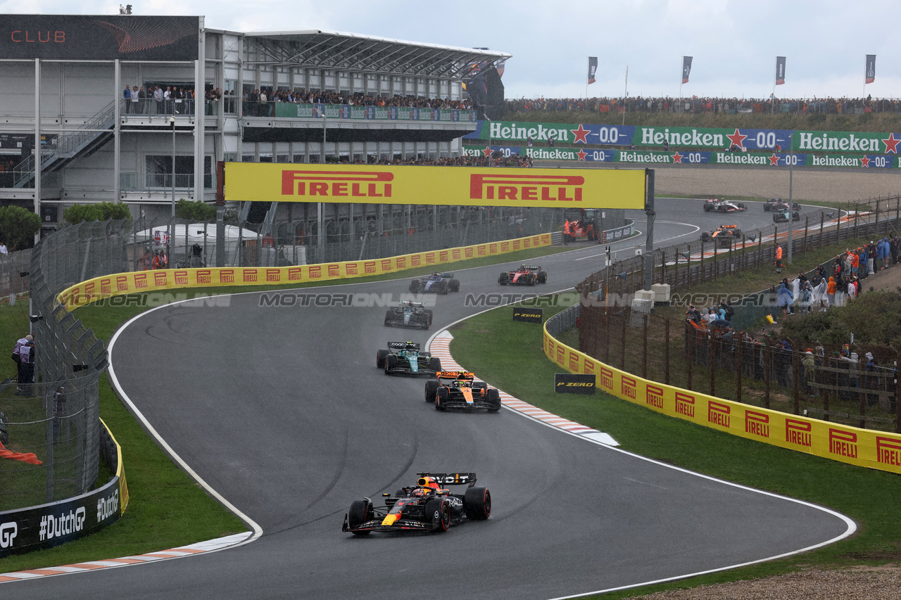 GP OLANDA, Max Verstappen (NLD) Red Bull Racing RB19.

27.08.2023. Formula 1 World Championship, Rd 14, Dutch Grand Prix, Zandvoort, Netherlands, Gara Day.

 - www.xpbimages.com, EMail: requests@xpbimages.com © Copyright: Staley / XPB Images