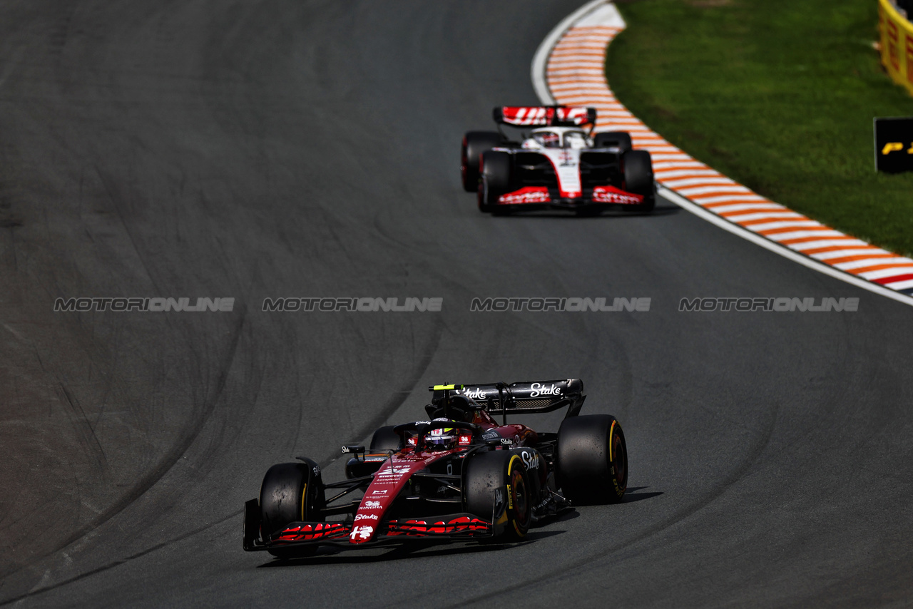 GP OLANDA, Zhou Guanyu (CHN) Alfa Romeo F1 Team C43.

27.08.2023. Formula 1 World Championship, Rd 14, Dutch Grand Prix, Zandvoort, Netherlands, Gara Day.

 - www.xpbimages.com, EMail: requests@xpbimages.com © Copyright: Staley / XPB Images