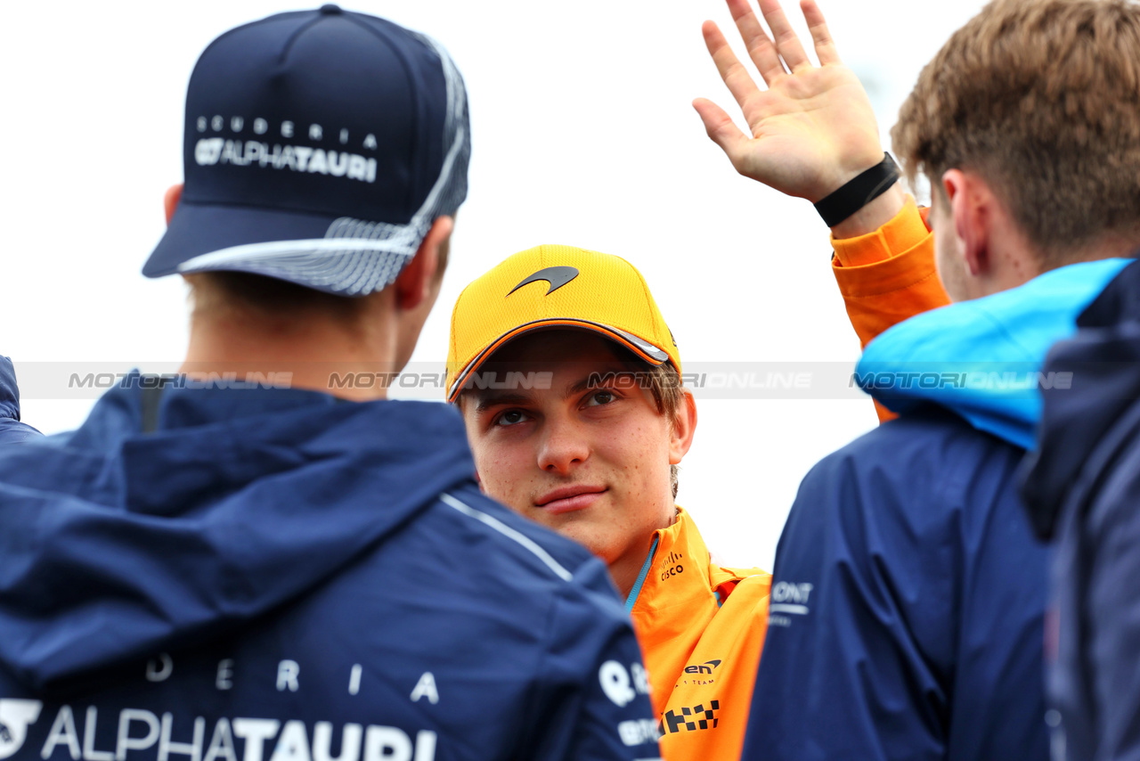 GP OLANDA, Oscar Piastri (AUS) McLaren on the drivers' parade.

27.08.2023. Formula 1 World Championship, Rd 14, Dutch Grand Prix, Zandvoort, Netherlands, Gara Day.

 - www.xpbimages.com, EMail: requests@xpbimages.com © Copyright: Coates / XPB Images