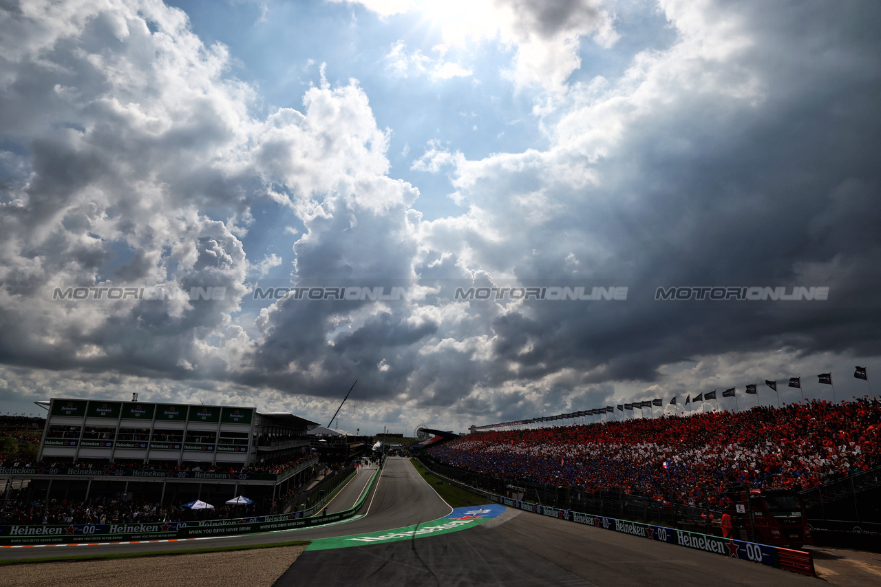 GP OLANDA, The grid before the partenza of the race.

27.08.2023. Formula 1 World Championship, Rd 14, Dutch Grand Prix, Zandvoort, Netherlands, Gara Day.

 - www.xpbimages.com, EMail: requests@xpbimages.com © Copyright: Coates / XPB Images