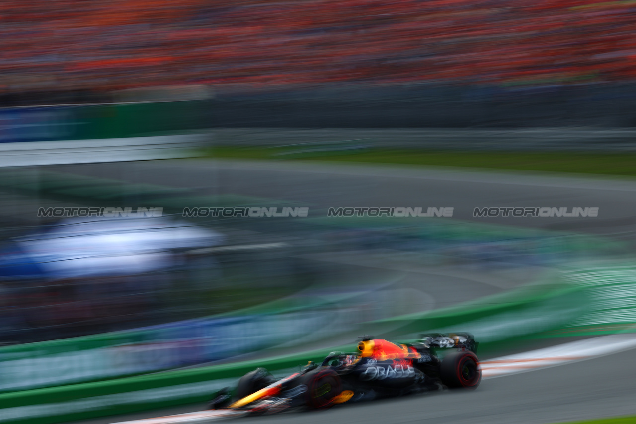 GP OLANDA, Max Verstappen (NLD) Red Bull Racing RB19.

27.08.2023. Formula 1 World Championship, Rd 14, Dutch Grand Prix, Zandvoort, Netherlands, Gara Day.

 - www.xpbimages.com, EMail: requests@xpbimages.com © Copyright: Coates / XPB Images