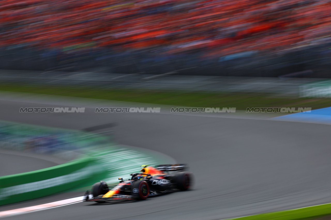 GP OLANDA, Sergio Perez (MEX) Red Bull Racing RB19.

27.08.2023. Formula 1 World Championship, Rd 14, Dutch Grand Prix, Zandvoort, Netherlands, Gara Day.

 - www.xpbimages.com, EMail: requests@xpbimages.com © Copyright: Coates / XPB Images