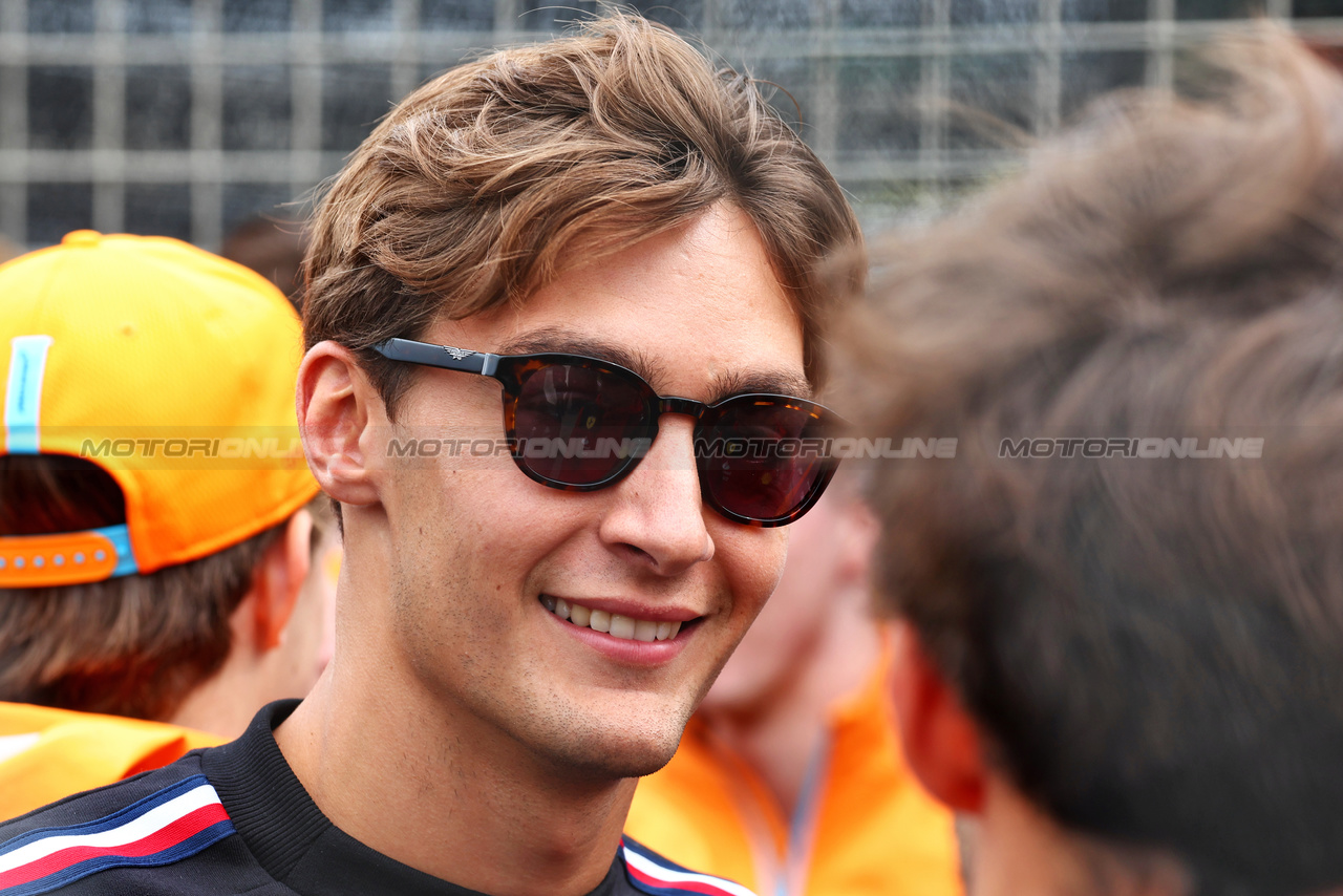 GP OLANDA, George Russell (GBR) Mercedes AMG F1 on the drivers' parade.

27.08.2023. Formula 1 World Championship, Rd 14, Dutch Grand Prix, Zandvoort, Netherlands, Gara Day.

 - www.xpbimages.com, EMail: requests@xpbimages.com © Copyright: Coates / XPB Images