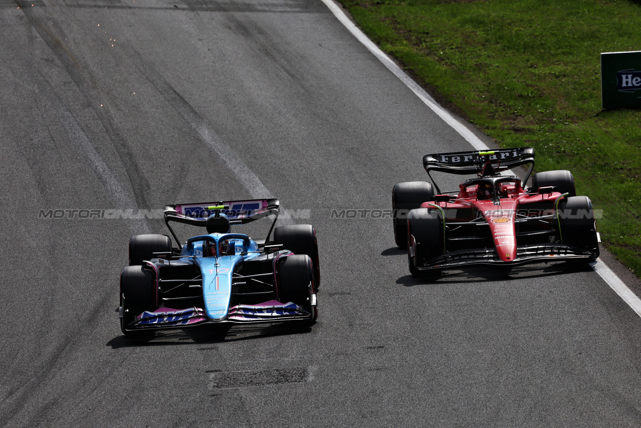 GP OLANDA, Pierre Gasly (FRA) Alpine F1 Team A523 e Carlos Sainz Jr (ESP) Ferrari SF-23 battle for position.

27.08.2023. Formula 1 World Championship, Rd 14, Dutch Grand Prix, Zandvoort, Netherlands, Gara Day.

 - www.xpbimages.com, EMail: requests@xpbimages.com © Copyright: Coates / XPB Images