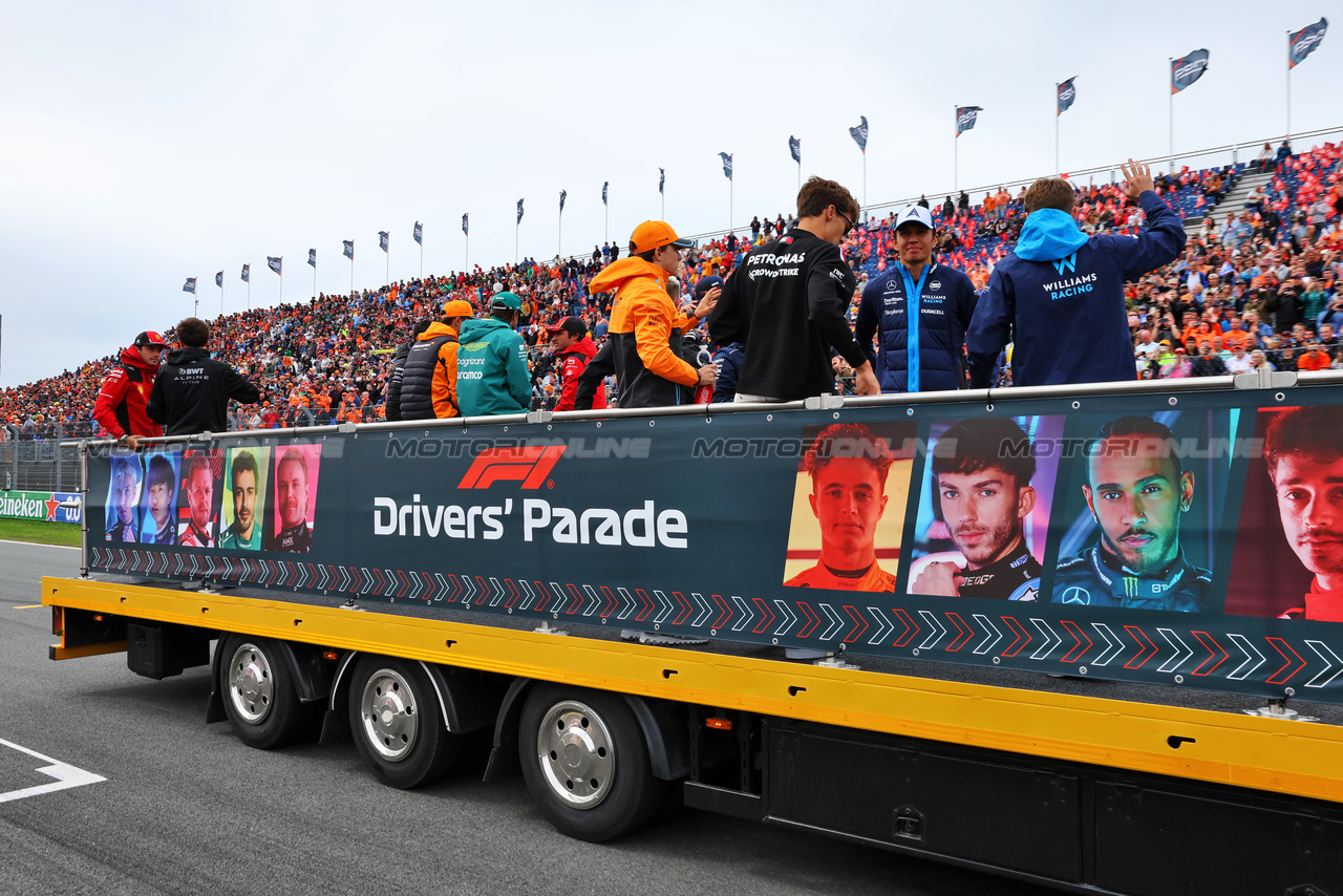 GP OLANDA, Drivers' Parade.

27.08.2023. Formula 1 World Championship, Rd 14, Dutch Grand Prix, Zandvoort, Netherlands, Gara Day.

- www.xpbimages.com, EMail: requests@xpbimages.com © Copyright: Miltenburg / XPB Images