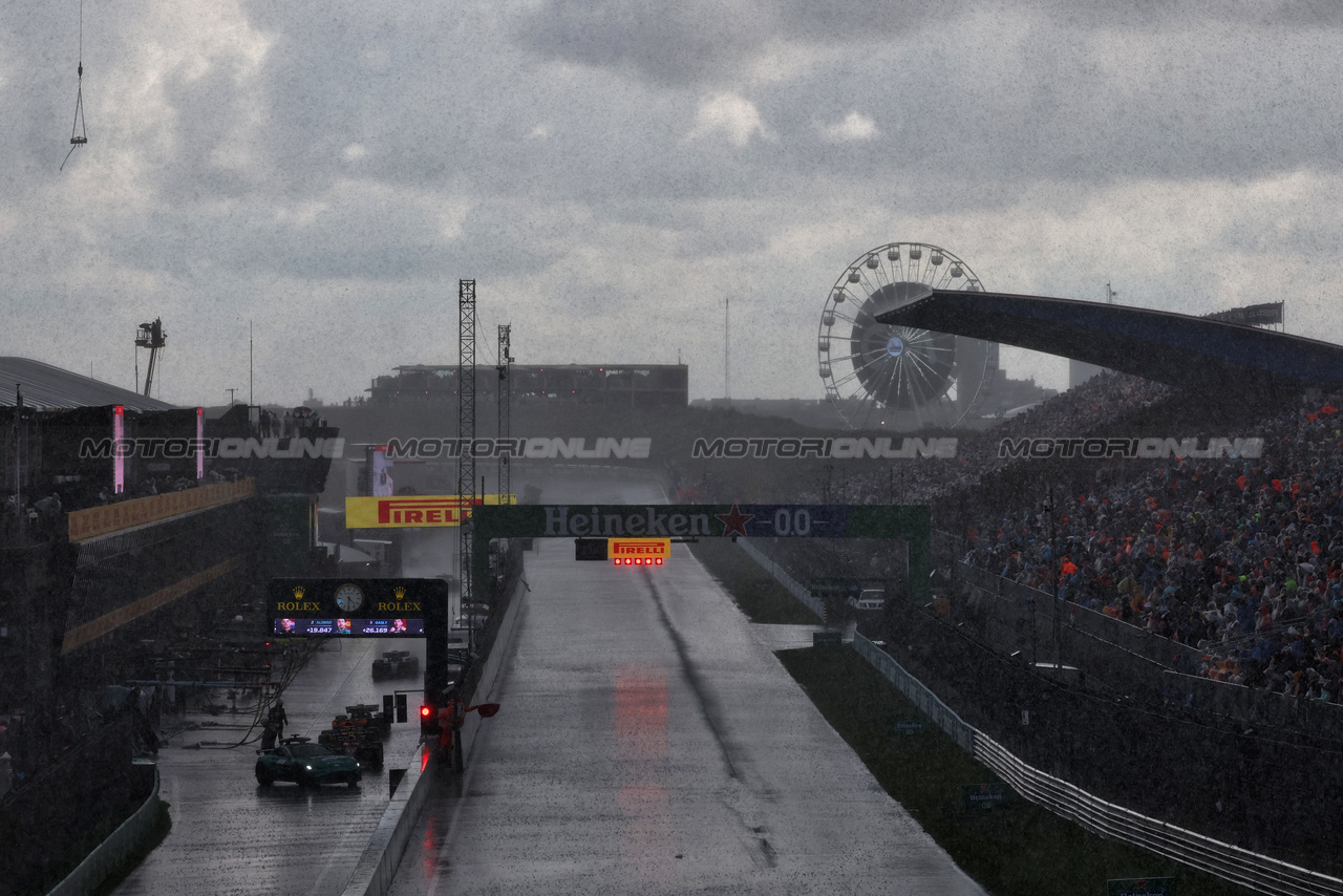 GP OLANDA, The Aston Martin FIA Safety Car in the pits while the race was stopped.

27.08.2023. Formula 1 World Championship, Rd 14, Dutch Grand Prix, Zandvoort, Netherlands, Gara Day.

 - www.xpbimages.com, EMail: requests@xpbimages.com © Copyright: Coates / XPB Images