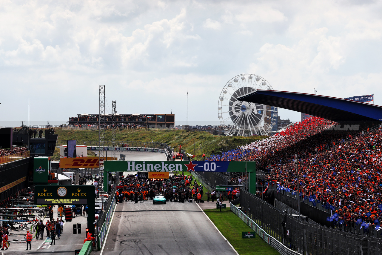GP OLANDA, The grid before the partenza of the race.

27.08.2023. Formula 1 World Championship, Rd 14, Dutch Grand Prix, Zandvoort, Netherlands, Gara Day.

 - www.xpbimages.com, EMail: requests@xpbimages.com © Copyright: Coates / XPB Images