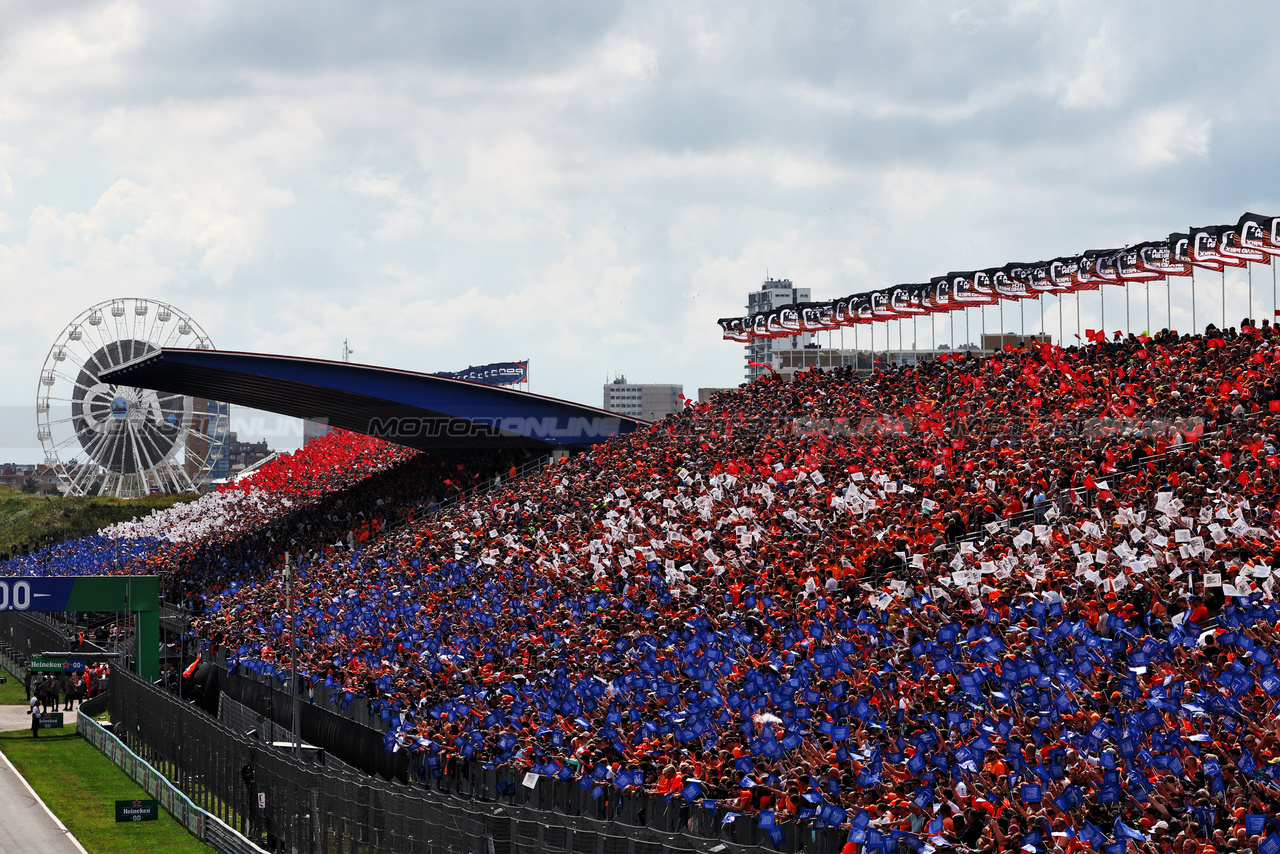 GP OLANDA, Circuit Atmosfera - fans in the grandstand.

27.08.2023. Formula 1 World Championship, Rd 14, Dutch Grand Prix, Zandvoort, Netherlands, Gara Day.

 - www.xpbimages.com, EMail: requests@xpbimages.com © Copyright: Coates / XPB Images