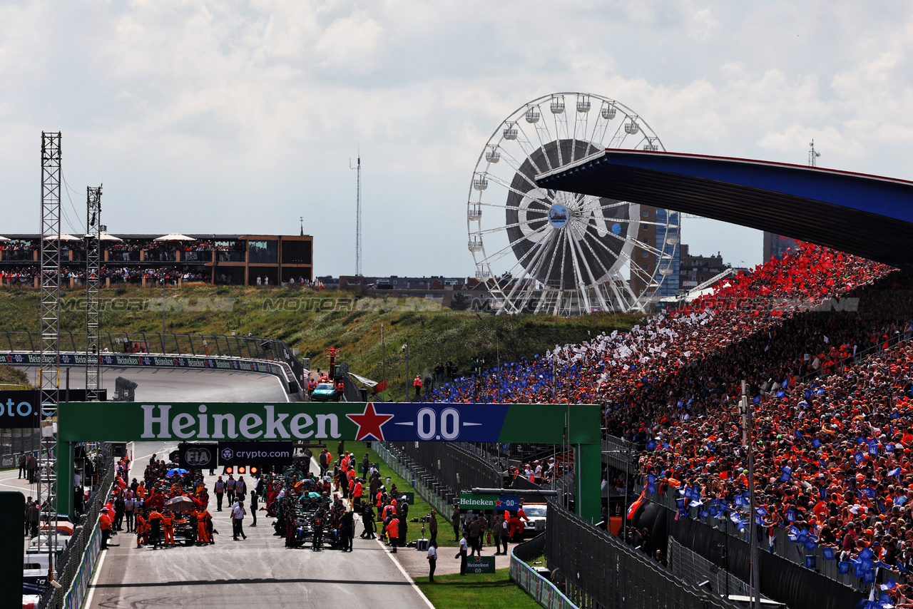 GP OLANDA, The grid before the partenza of the race.

27.08.2023. Formula 1 World Championship, Rd 14, Dutch Grand Prix, Zandvoort, Netherlands, Gara Day.

 - www.xpbimages.com, EMail: requests@xpbimages.com © Copyright: Coates / XPB Images