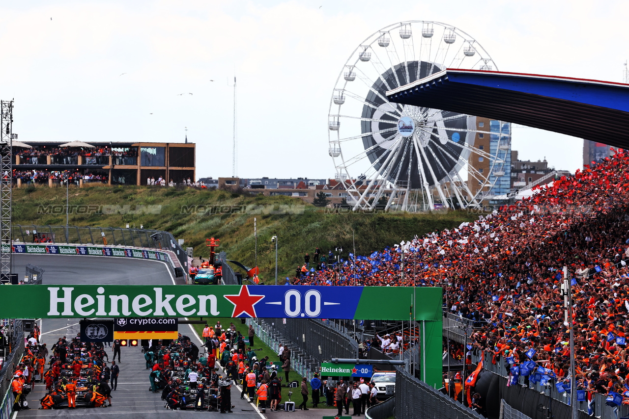 GP OLANDA, The grid before the partenza of the race.

27.08.2023. Formula 1 World Championship, Rd 14, Dutch Grand Prix, Zandvoort, Netherlands, Gara Day.

 - www.xpbimages.com, EMail: requests@xpbimages.com © Copyright: Coates / XPB Images
