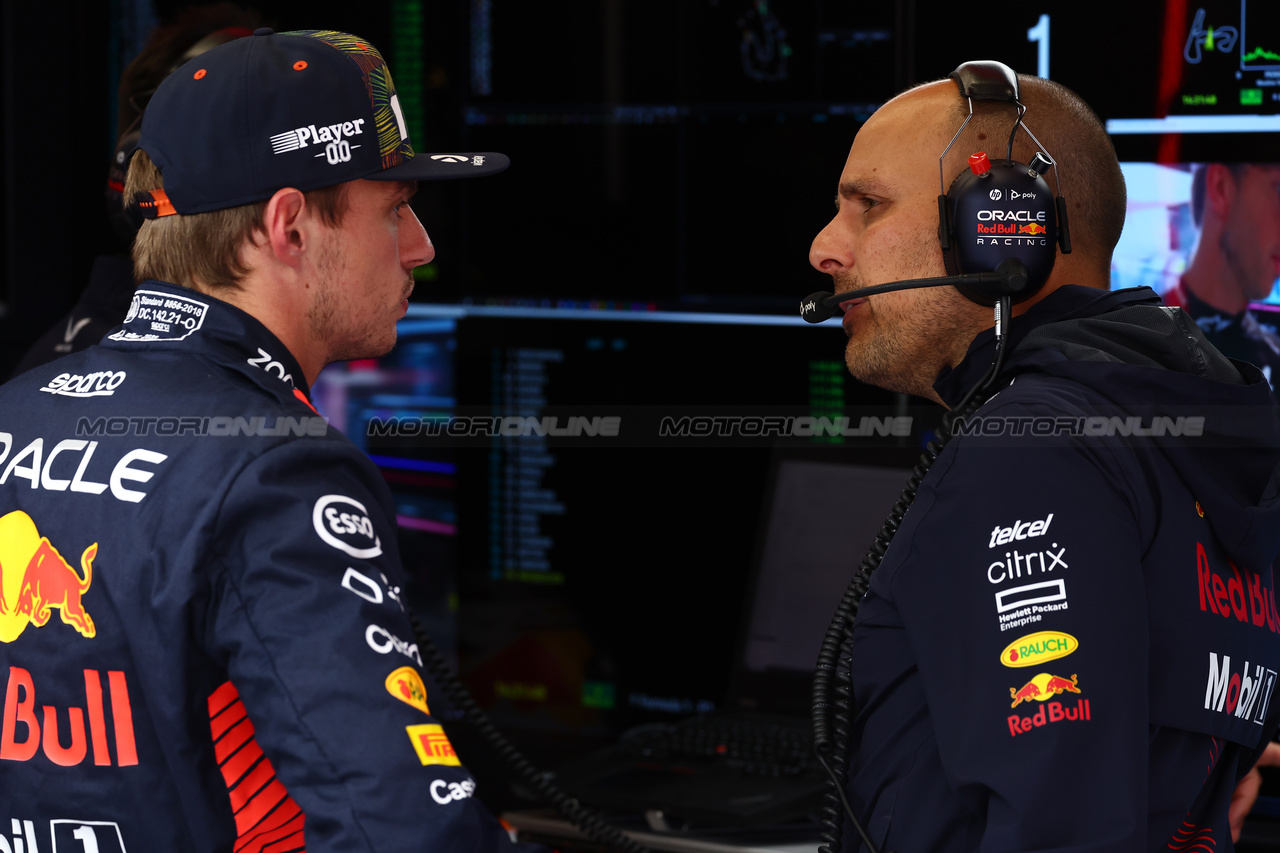 GP OLANDA, (L to R): Max Verstappen (NLD) Red Bull Racing with Gianpiero Lambiase (ITA) Red Bull Racing Engineer.

27.08.2023. Formula 1 World Championship, Rd 14, Dutch Grand Prix, Zandvoort, Netherlands, Gara Day.

 - www.xpbimages.com, EMail: requests@xpbimages.com © Copyright: Coates / XPB Images