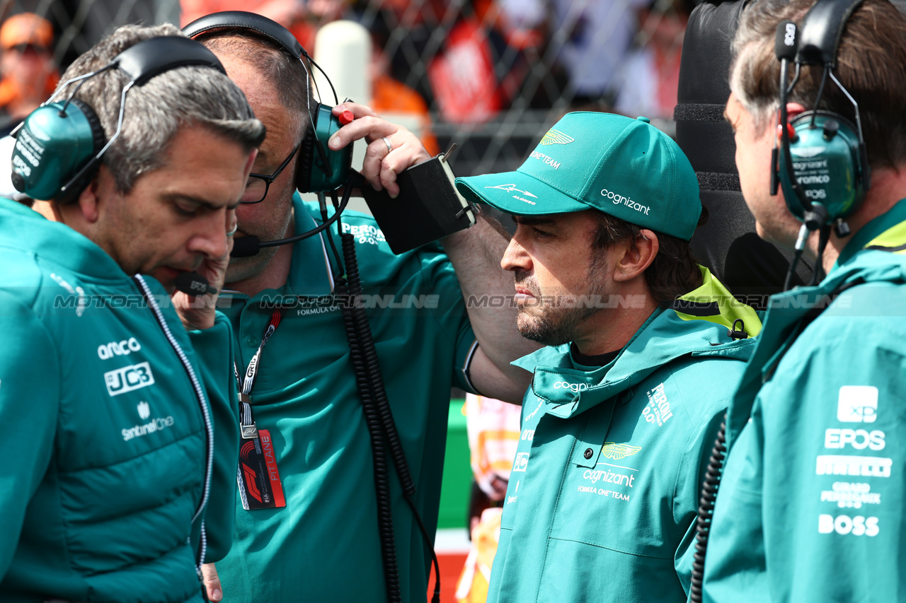GP OLANDA, Fernando Alonso (ESP) Aston Martin F1 Team on the grid.

27.08.2023. Formula 1 World Championship, Rd 14, Dutch Grand Prix, Zandvoort, Netherlands, Gara Day.

 - www.xpbimages.com, EMail: requests@xpbimages.com © Copyright: Coates / XPB Images